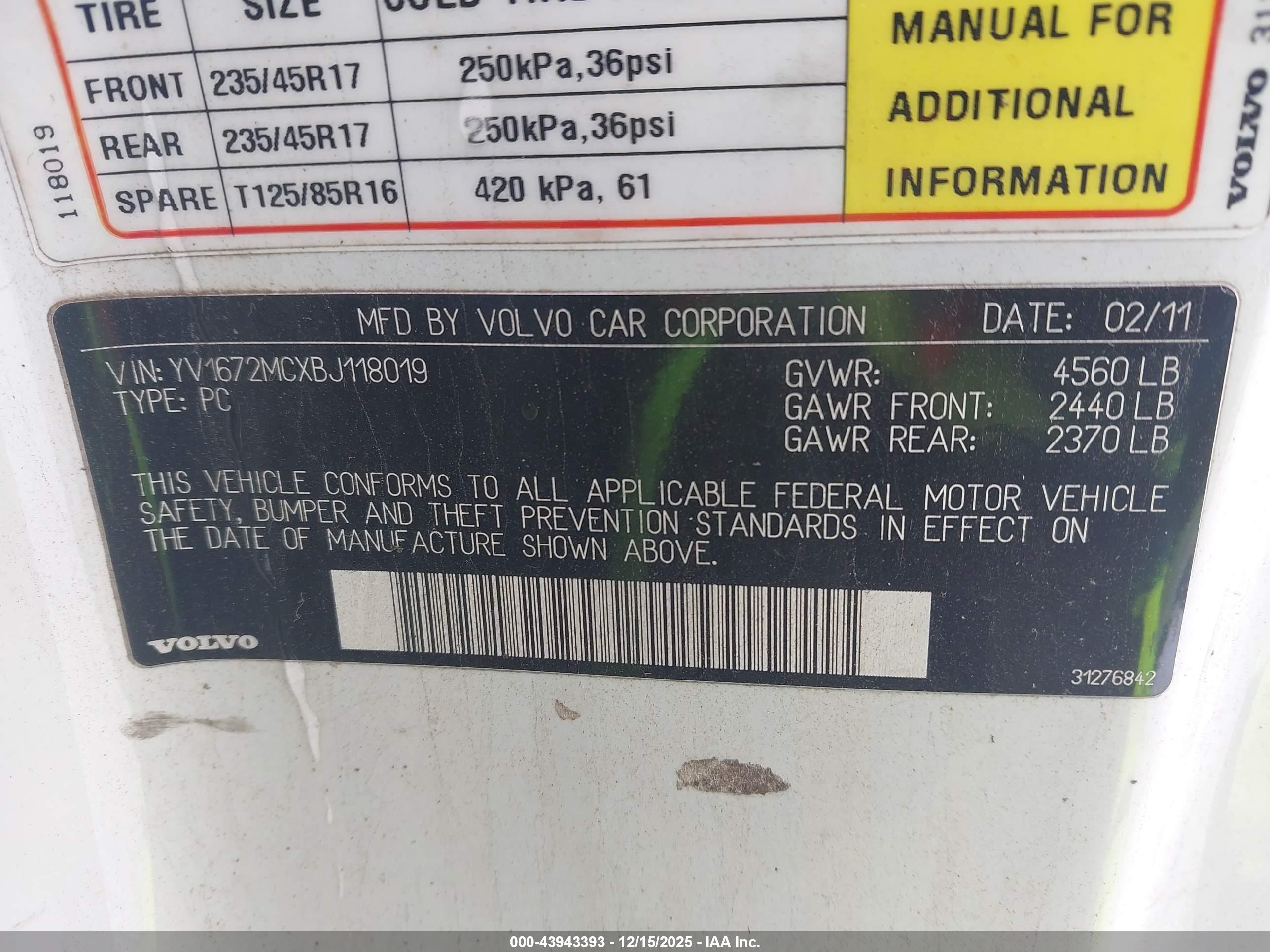 VOLVO C70 image 9