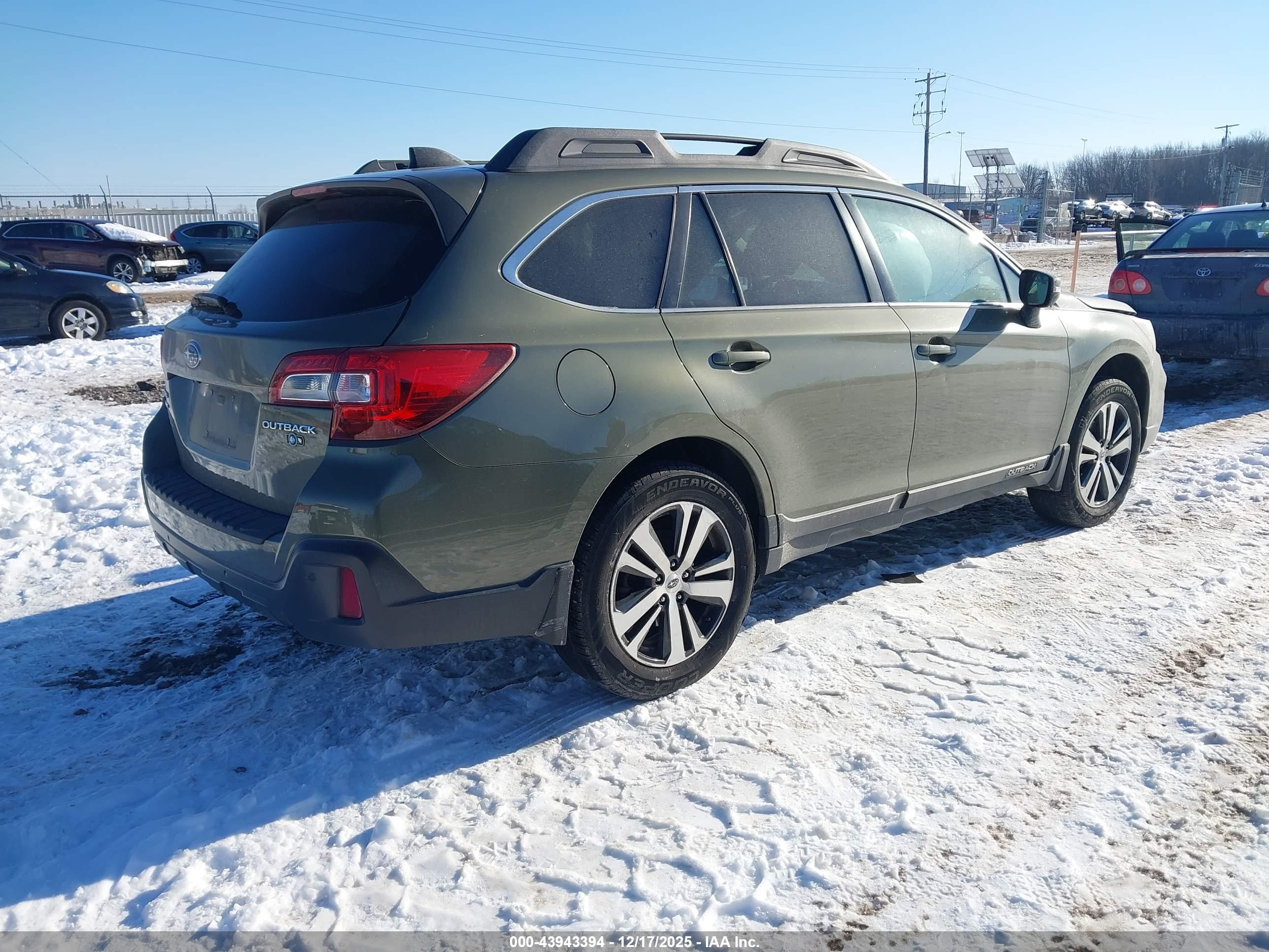 SUBARU OUTBACK image 4