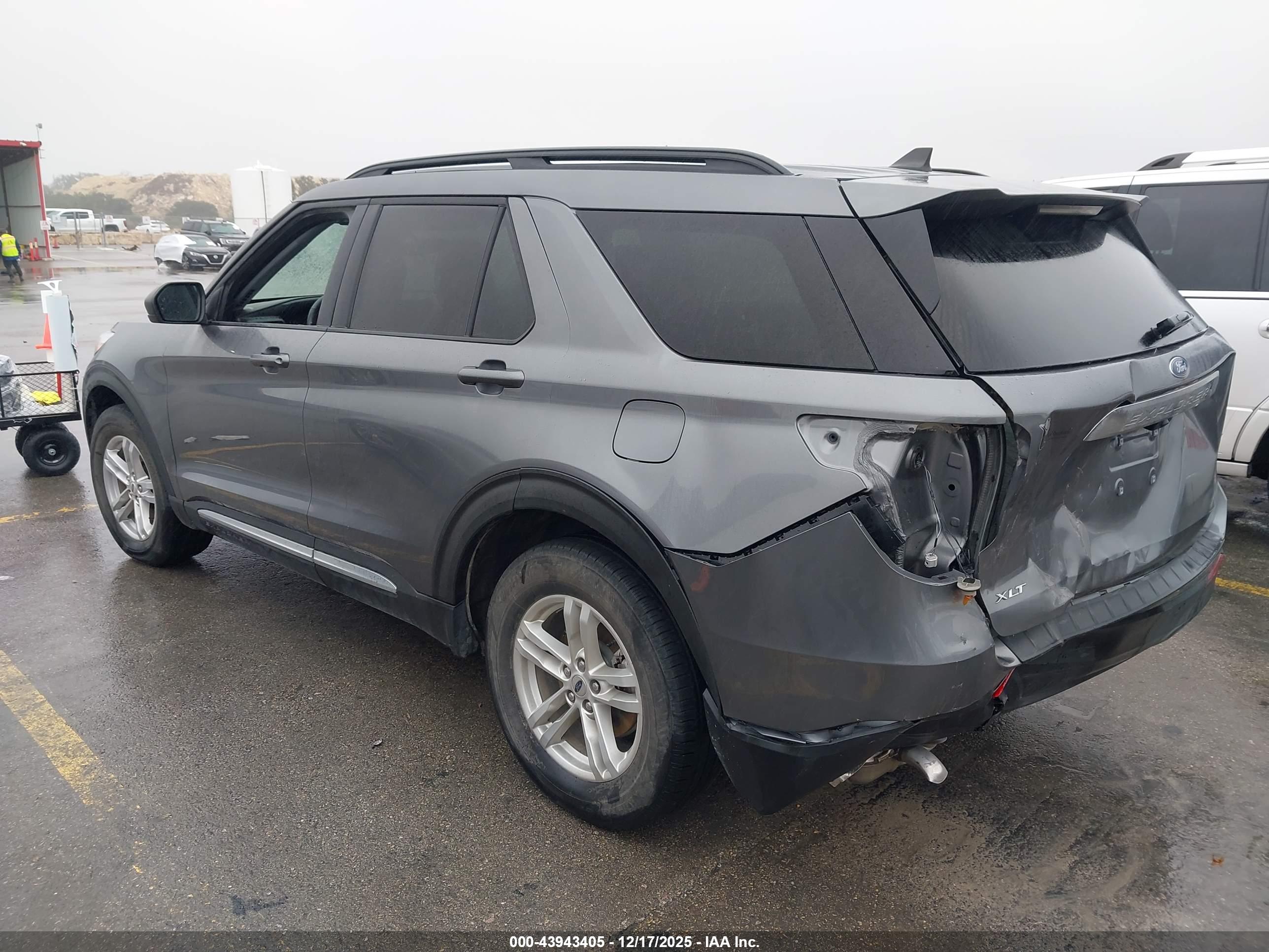 FORD EXPLORER image 3