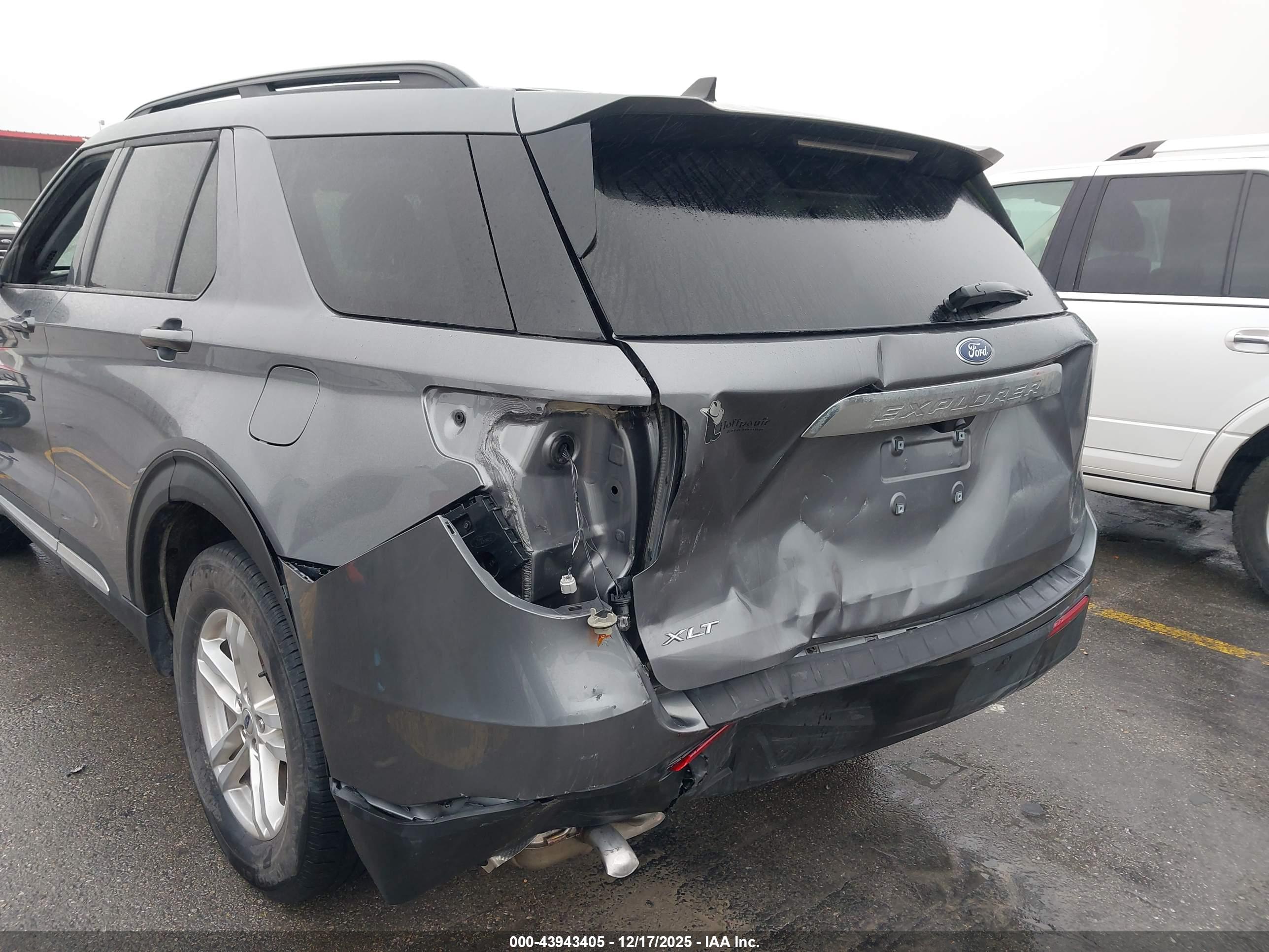 FORD EXPLORER image 6