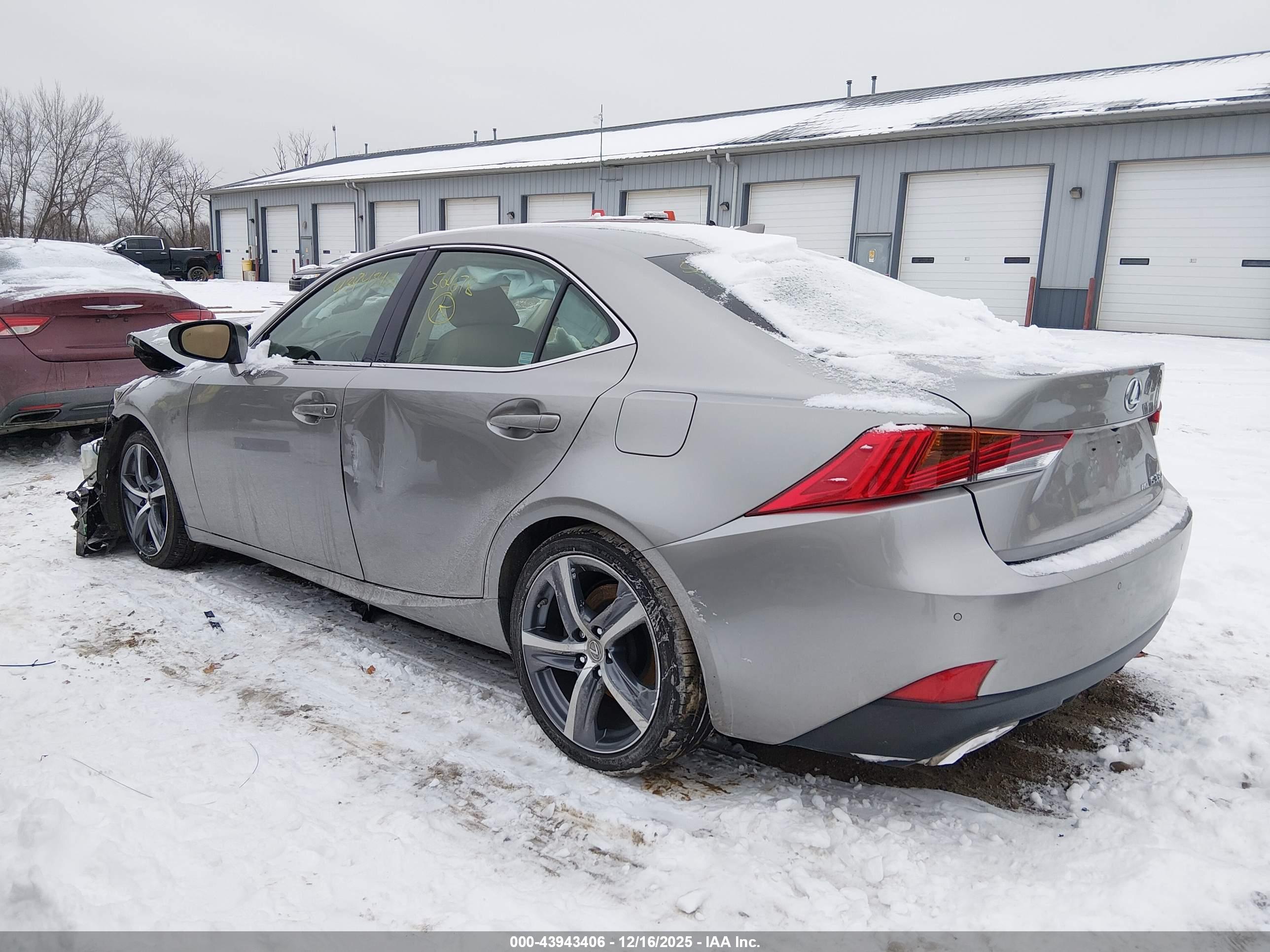 LEXUS IS image 3