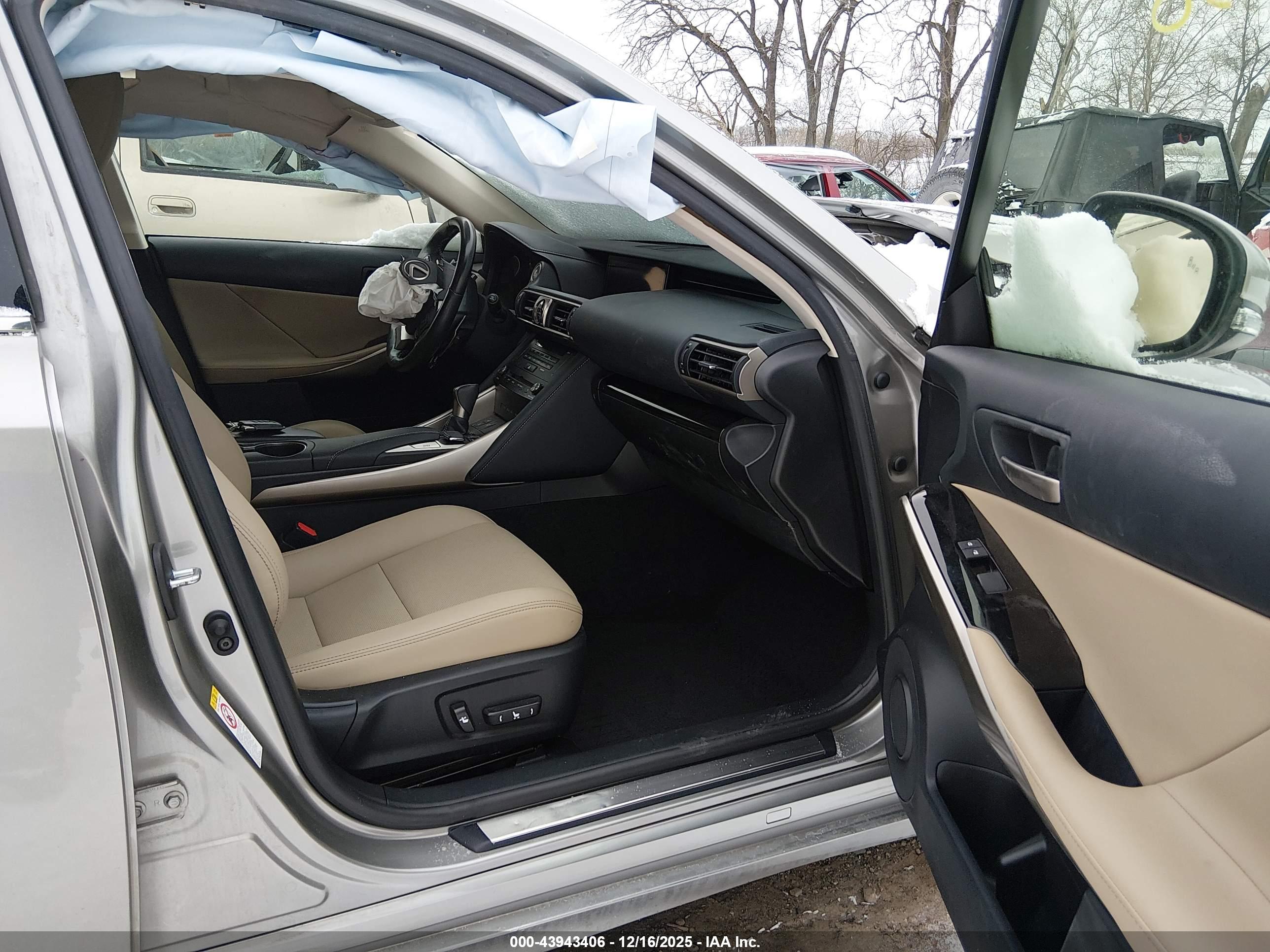 LEXUS IS image 5