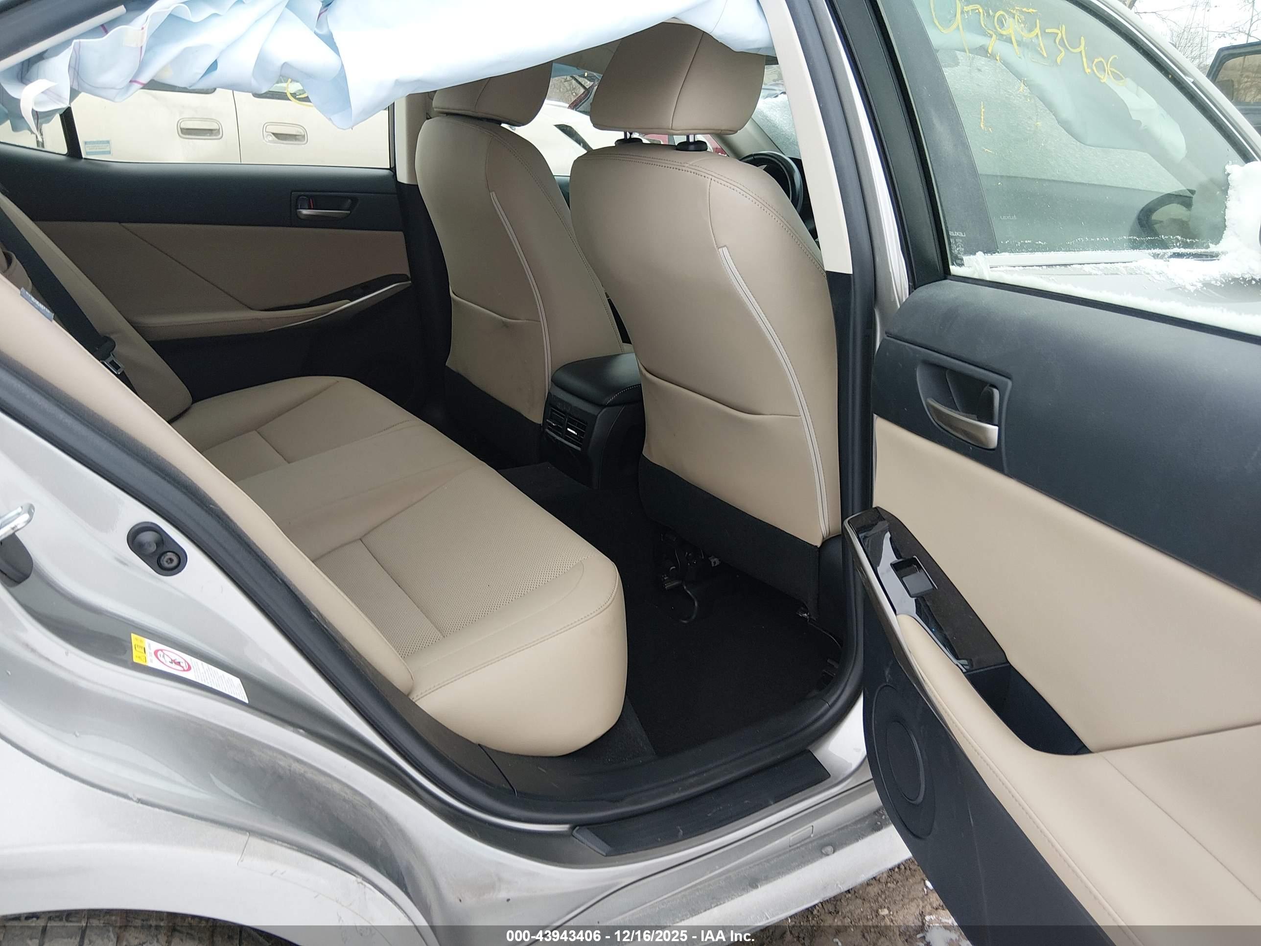 LEXUS IS image 8