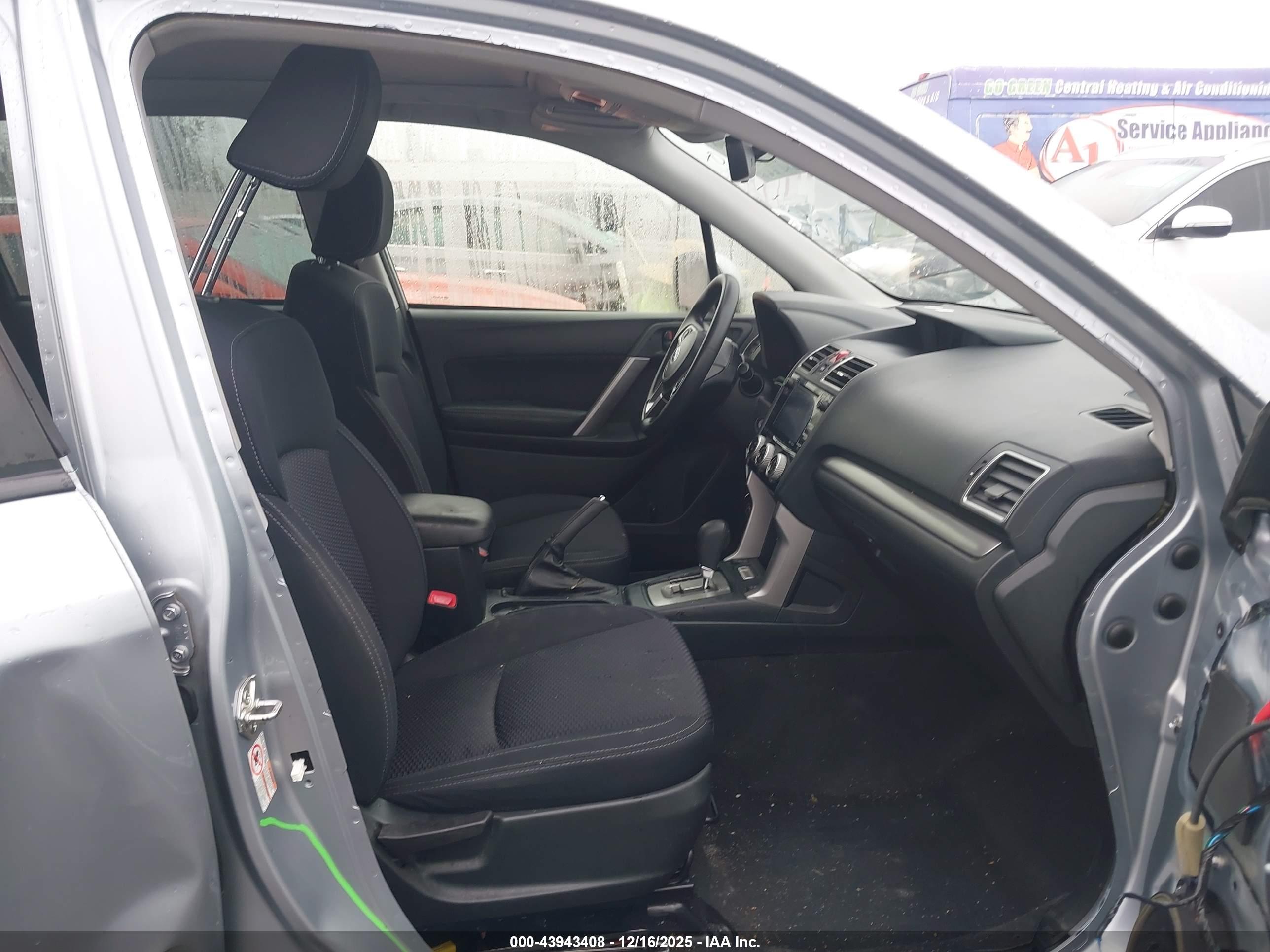 SUBARU FORESTER image 5