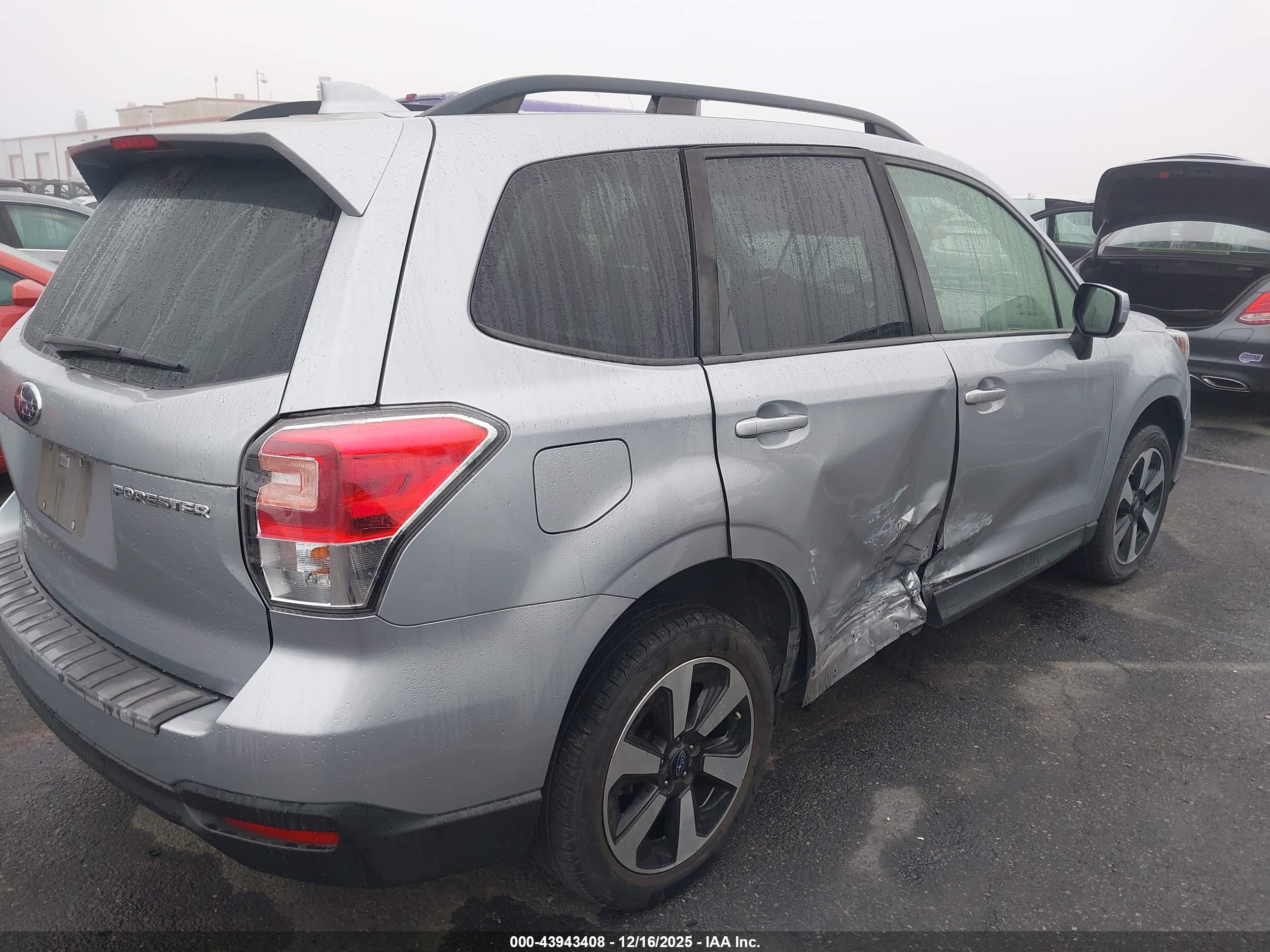 SUBARU FORESTER image 6