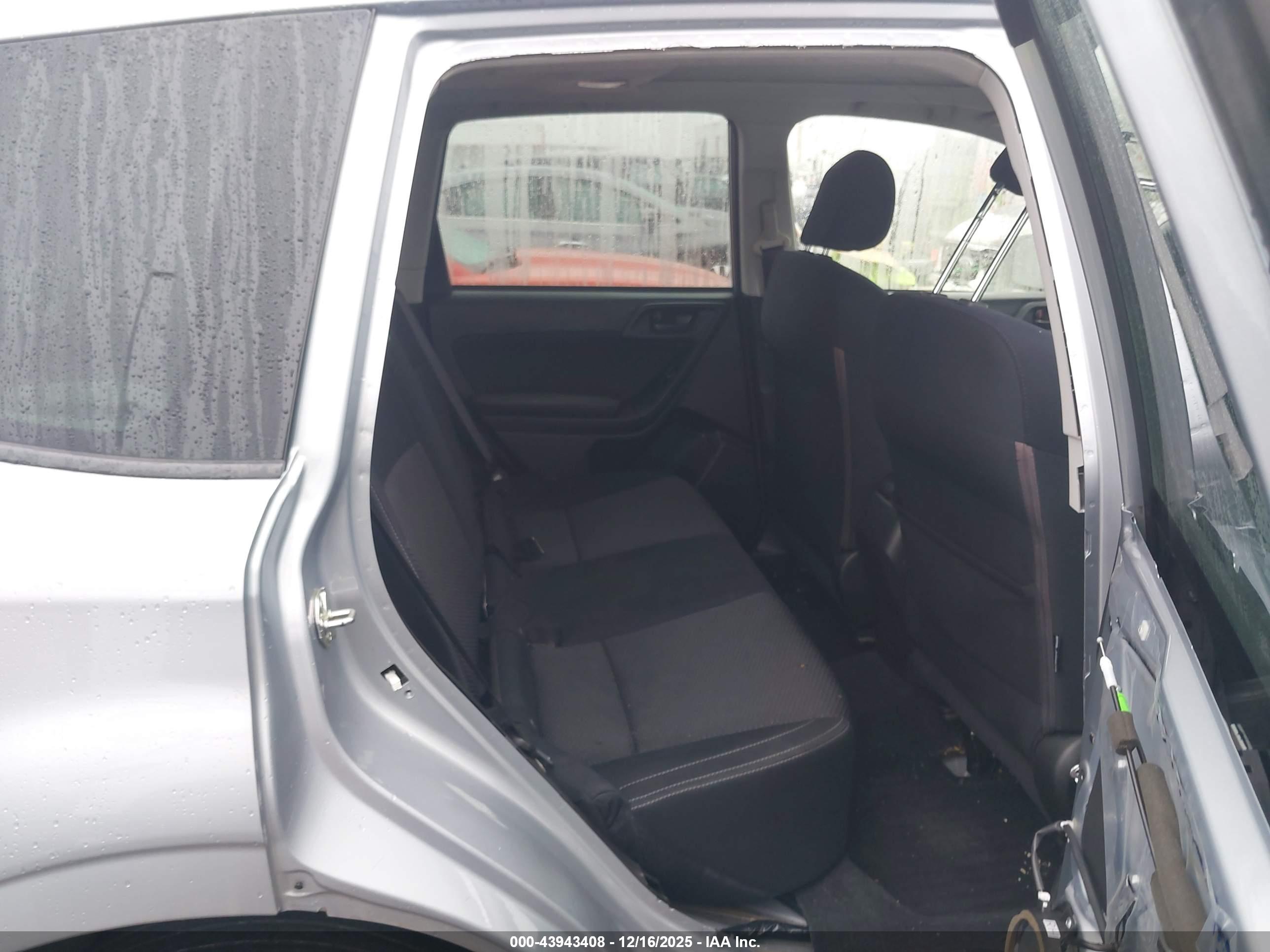 SUBARU FORESTER image 8