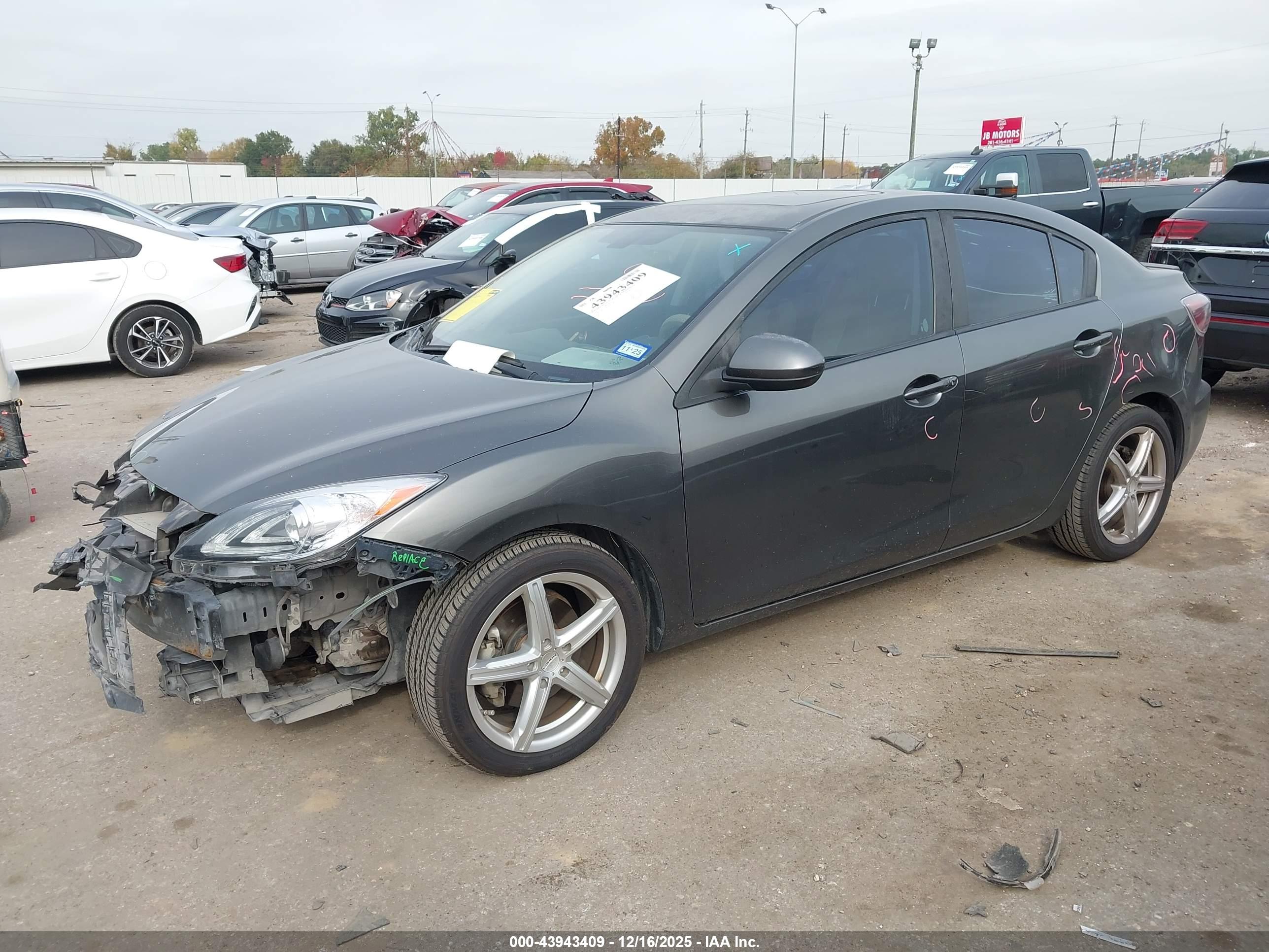 MAZDA MAZDA3 image 2