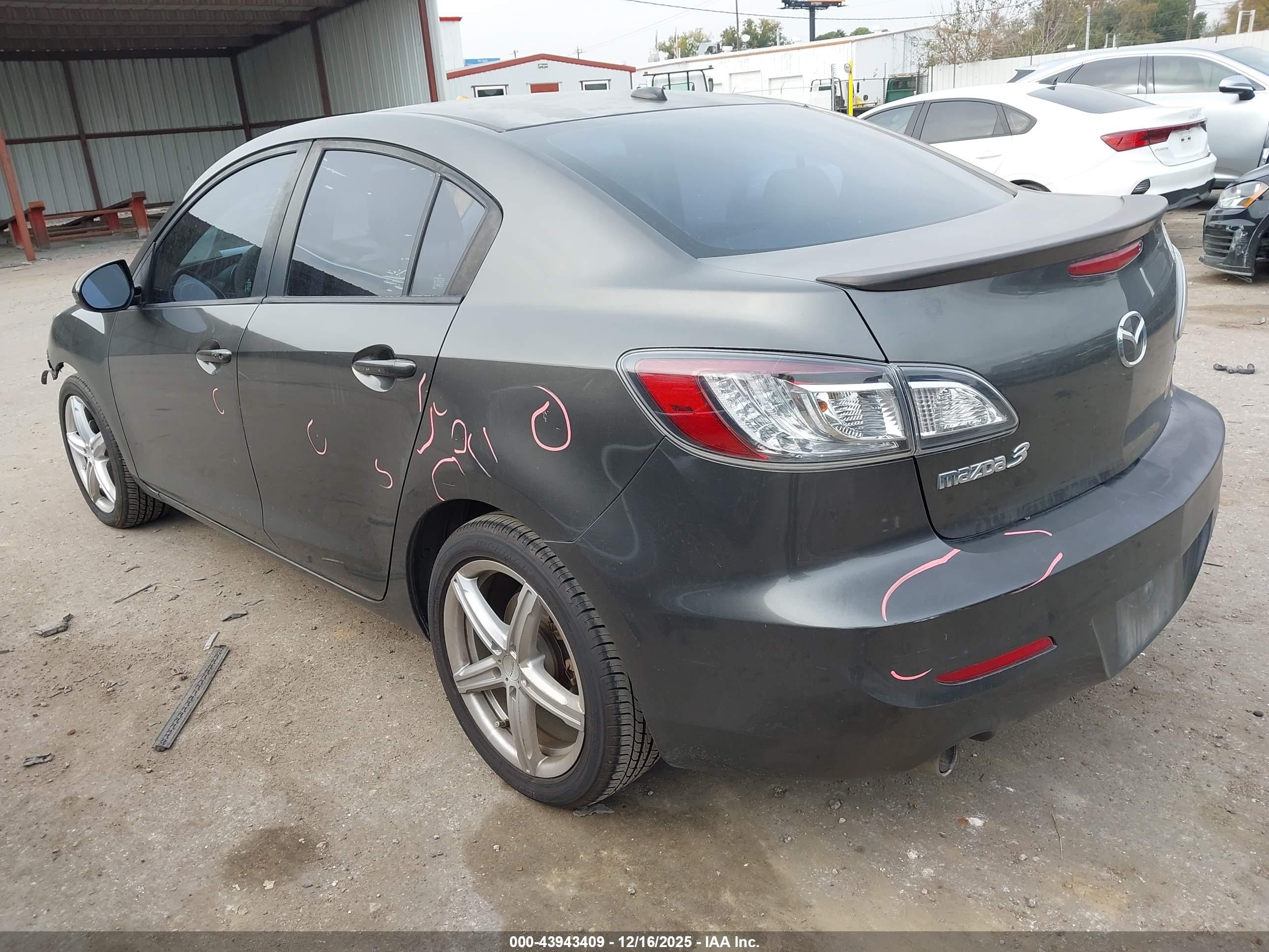 MAZDA MAZDA3 image 3