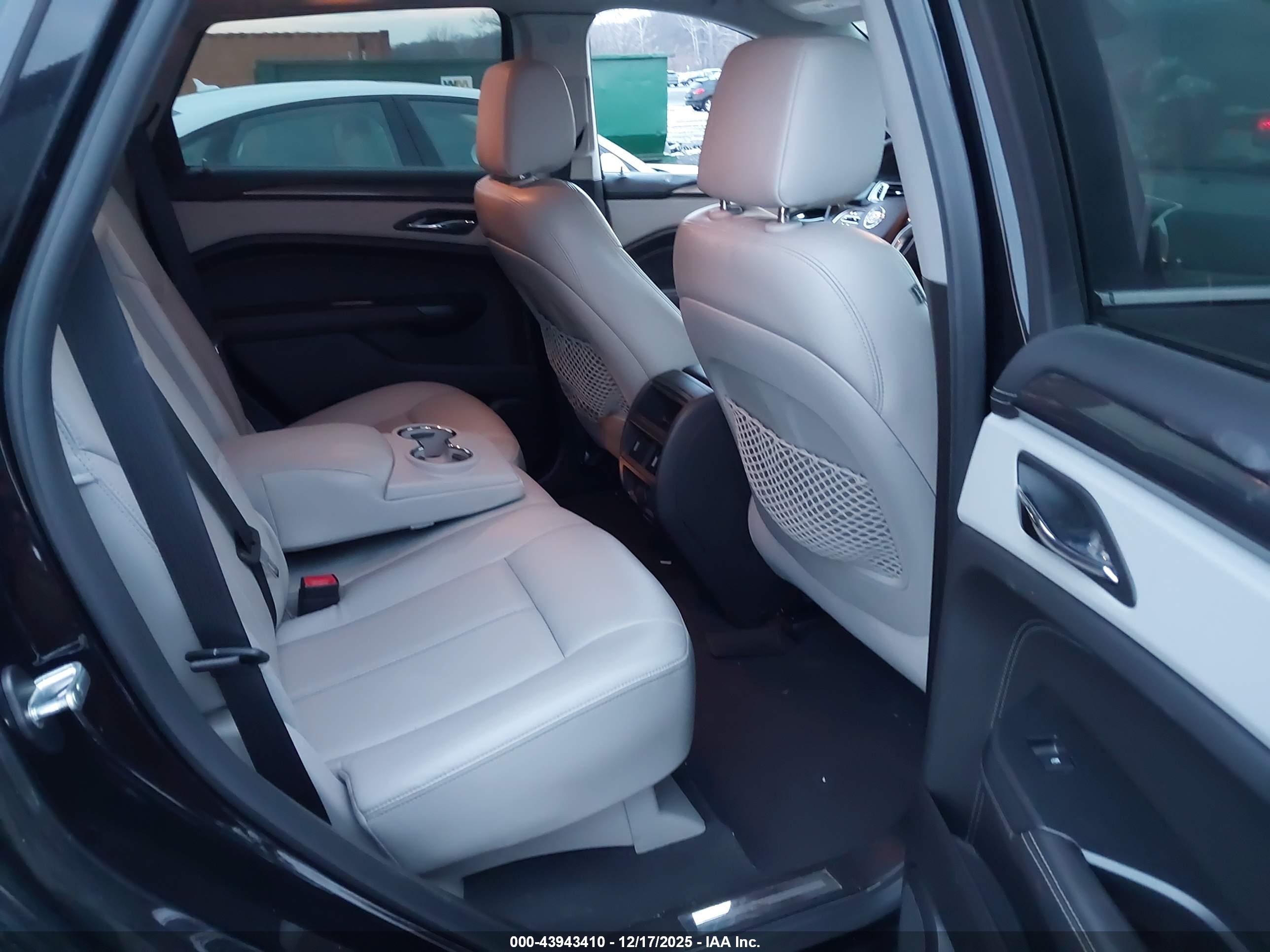 CADILLAC SRX image 8