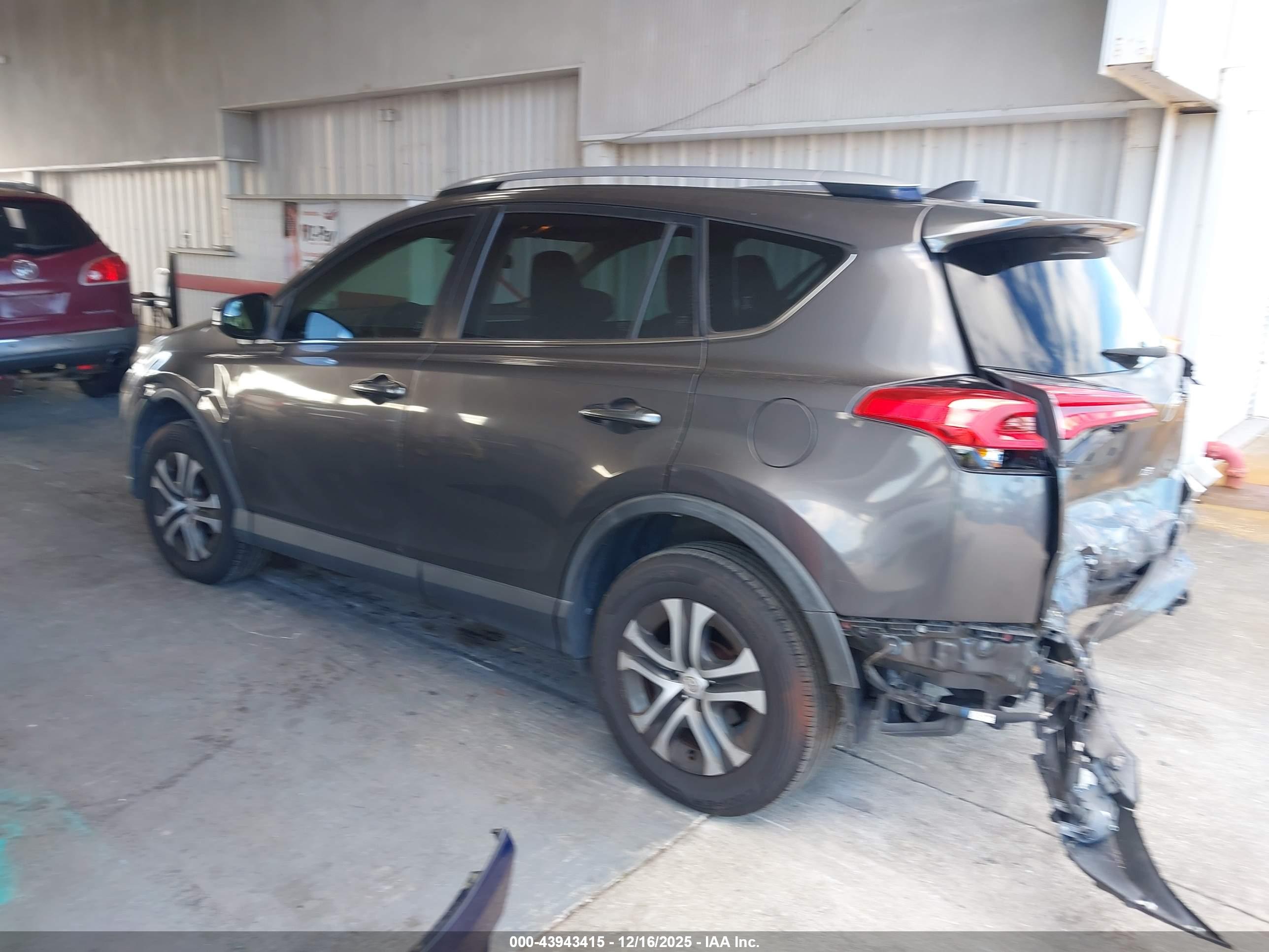 TOYOTA RAV4 image 3