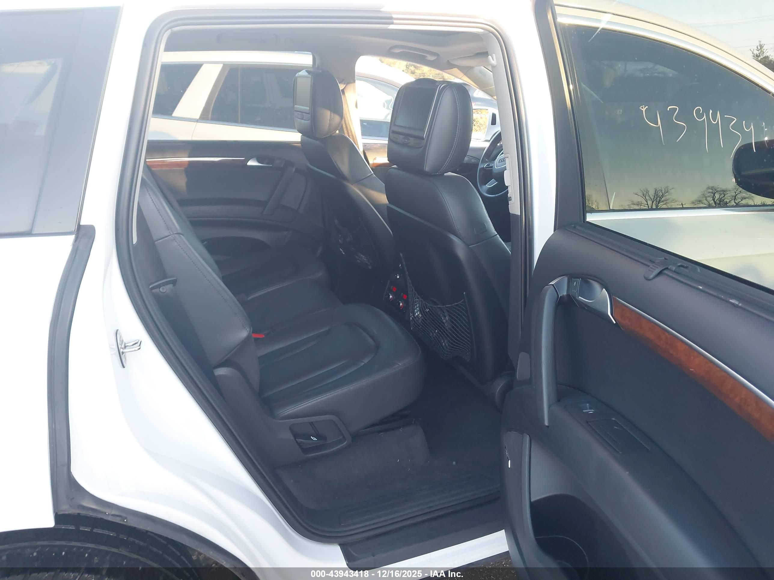 AUDI Q7 image 8