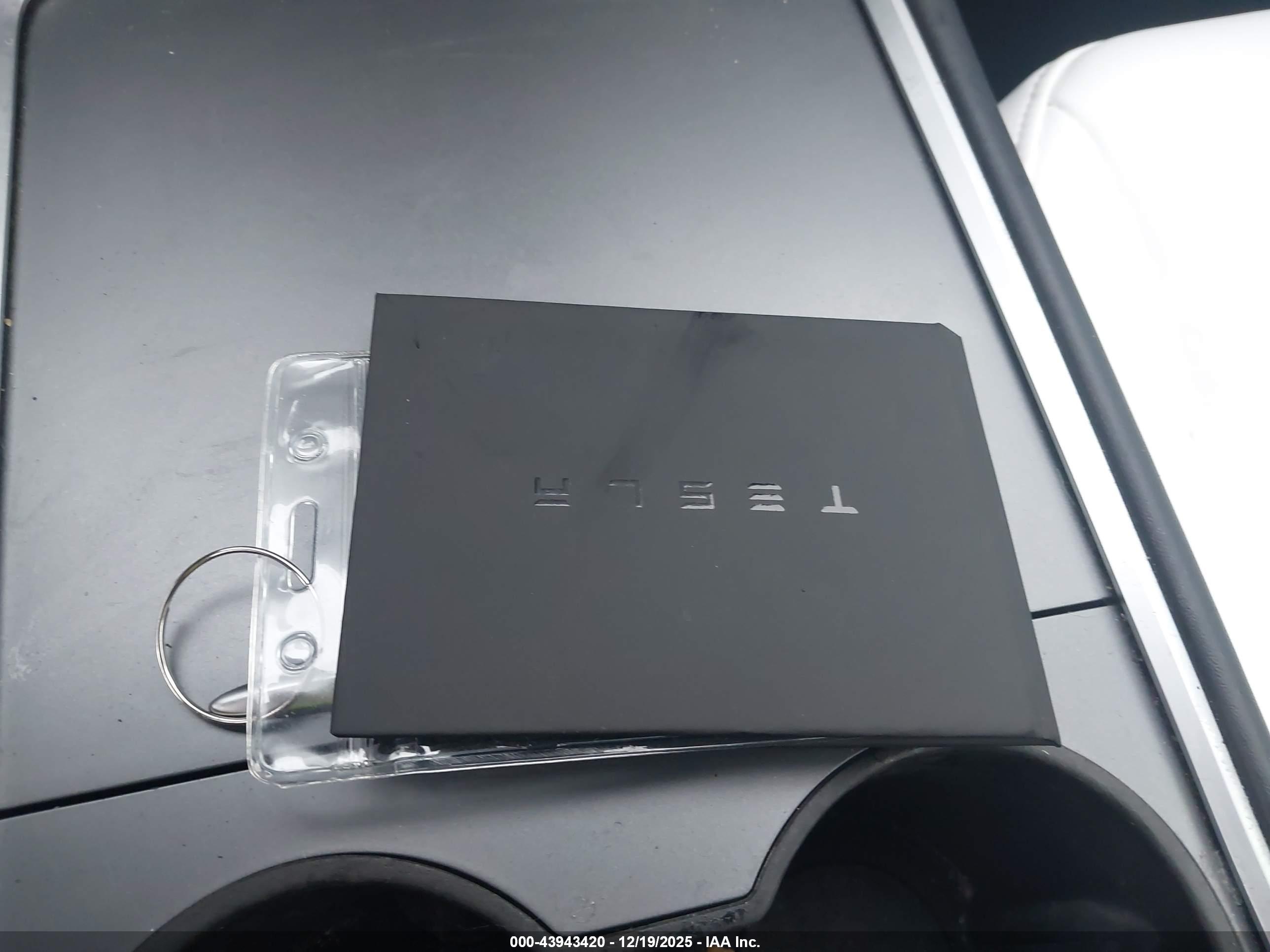 TESLA MODEL image 11