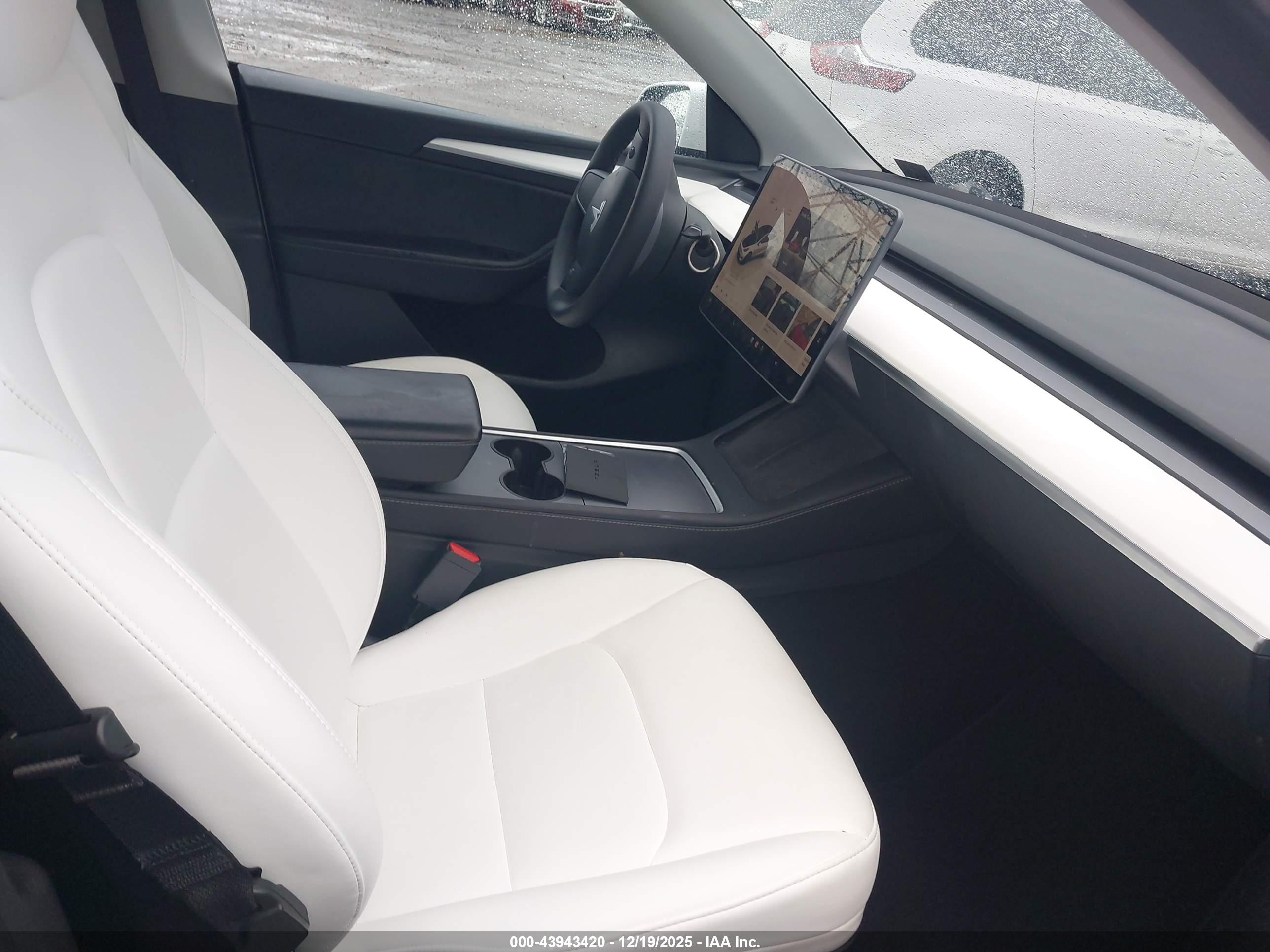 TESLA MODEL image 5