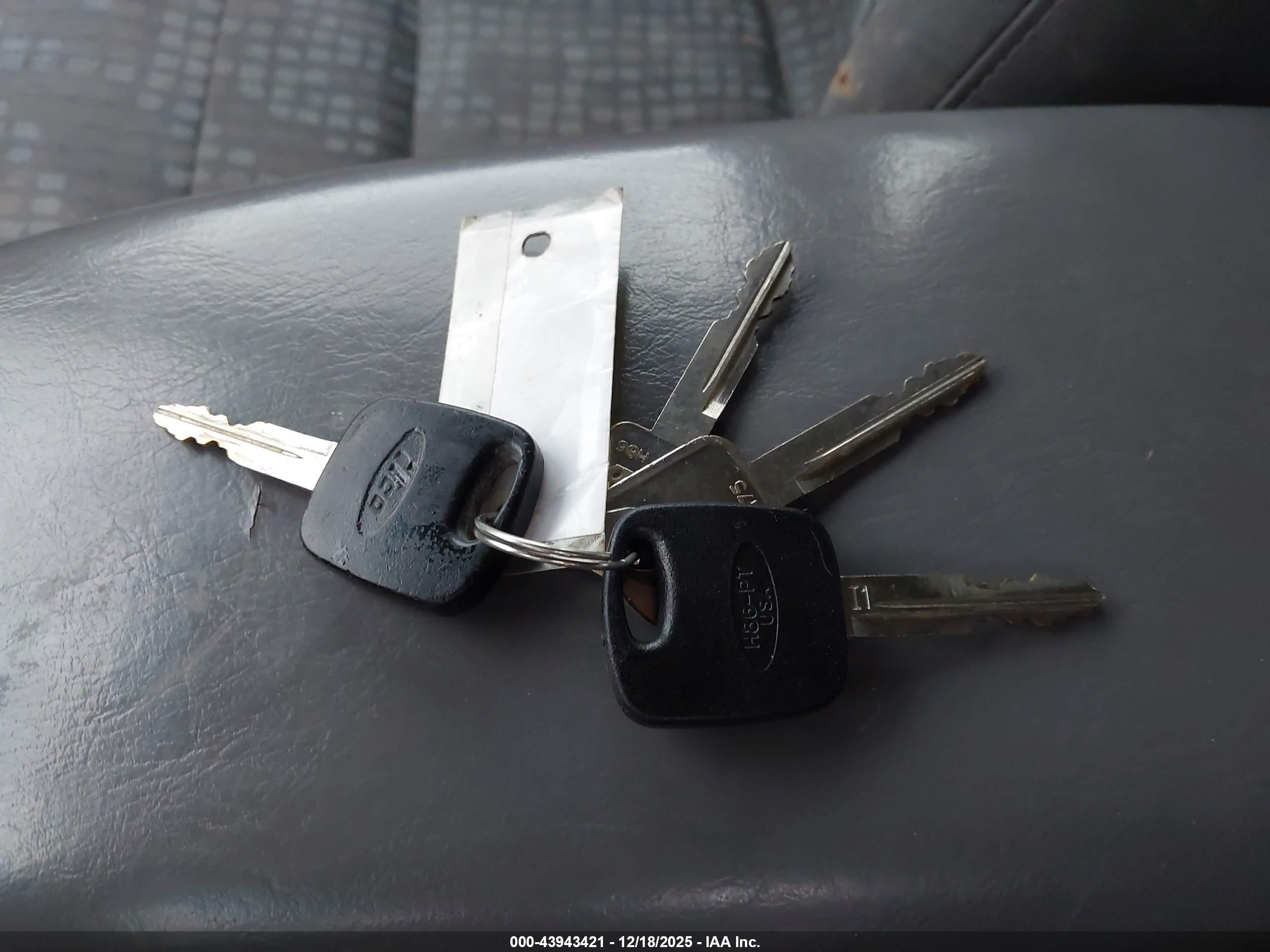 FORD ESCAPE image 11