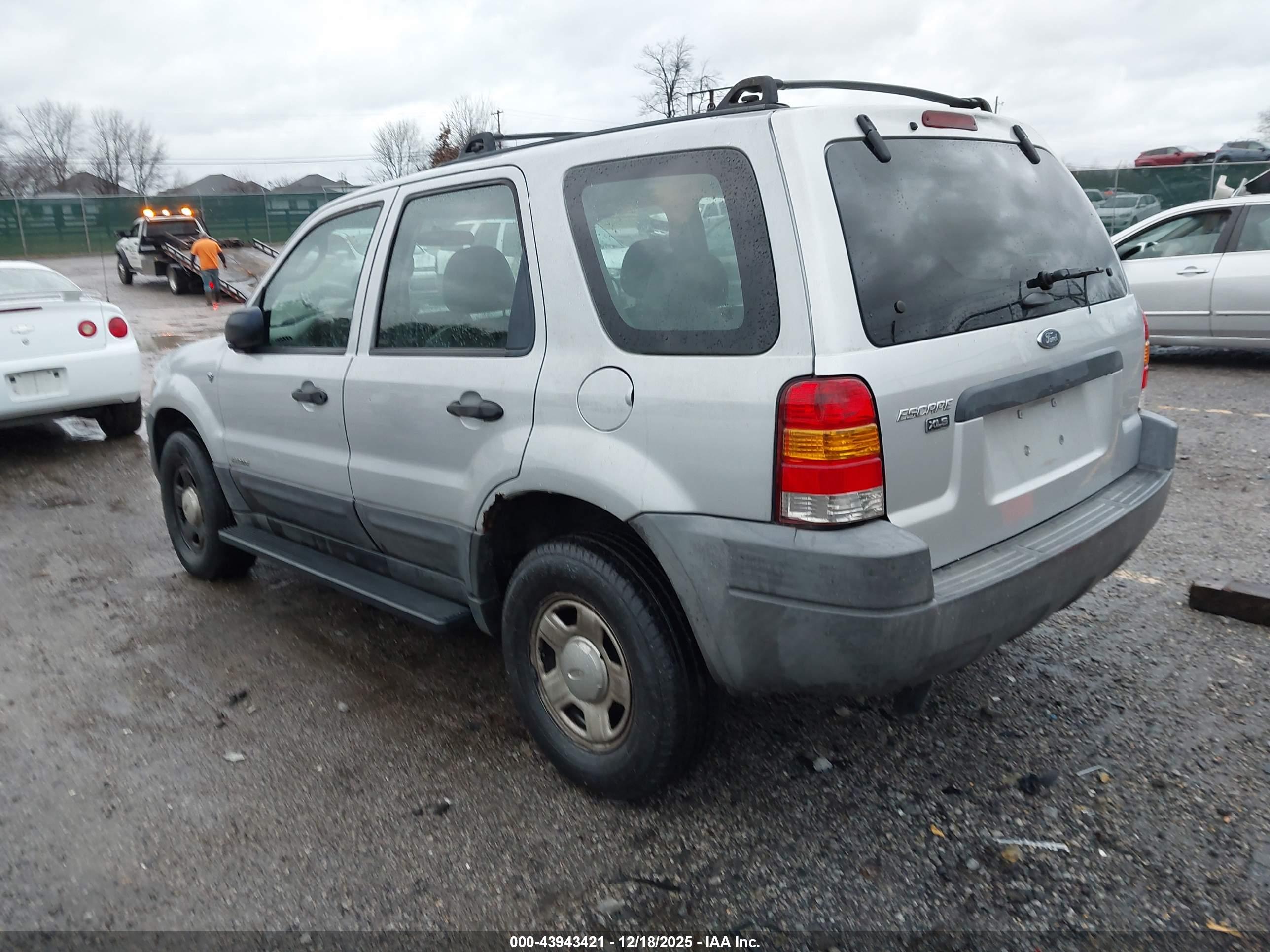 FORD ESCAPE image 3