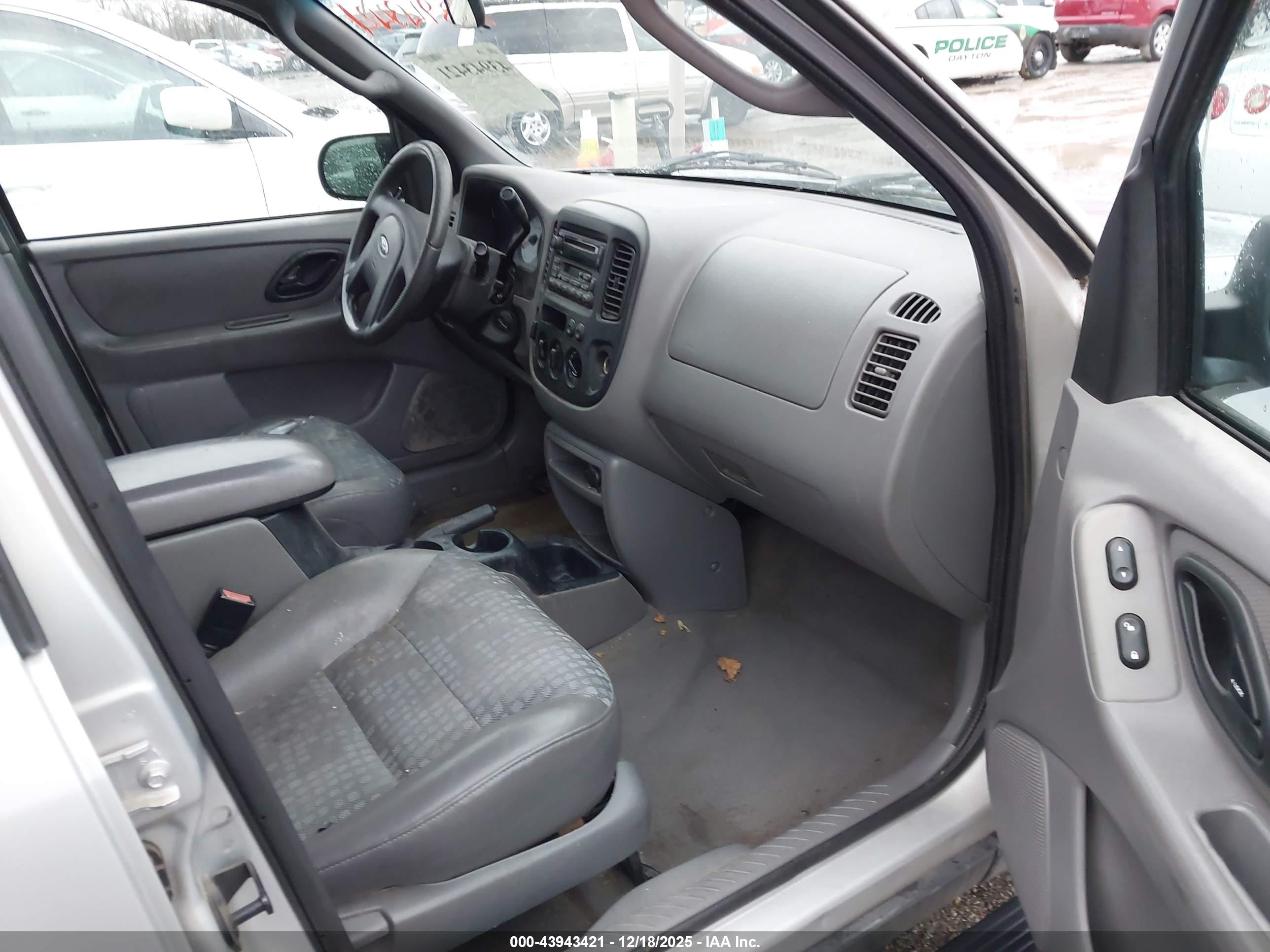 FORD ESCAPE image 5