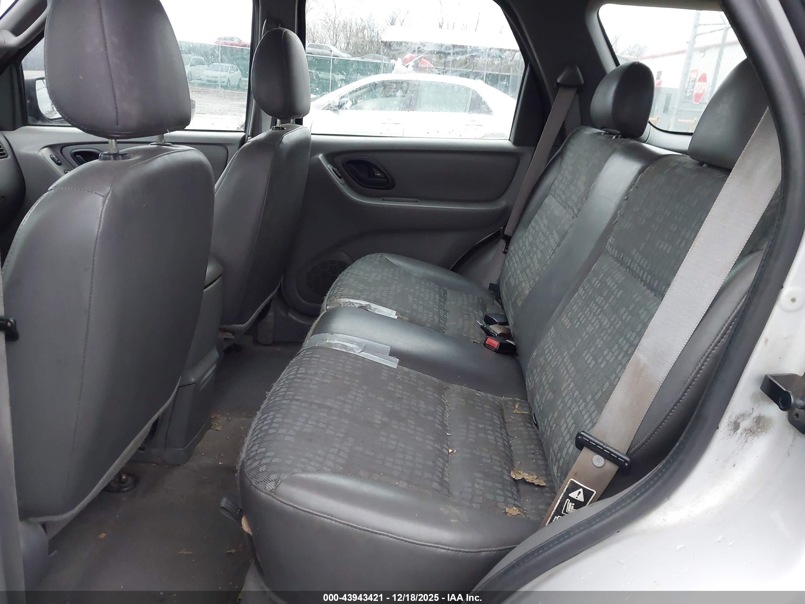 FORD ESCAPE image 8