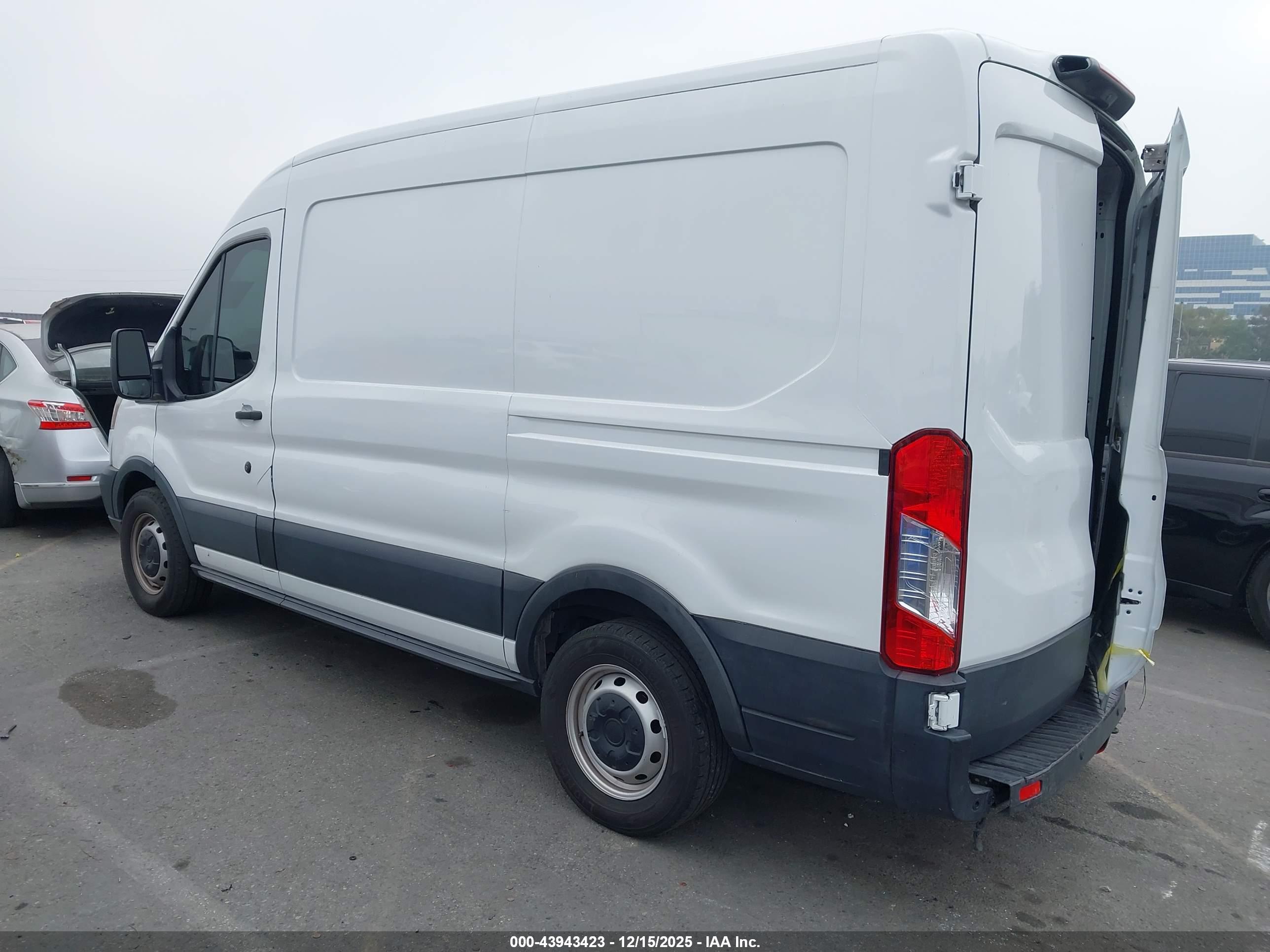 FORD TRANSIT-150 image 3