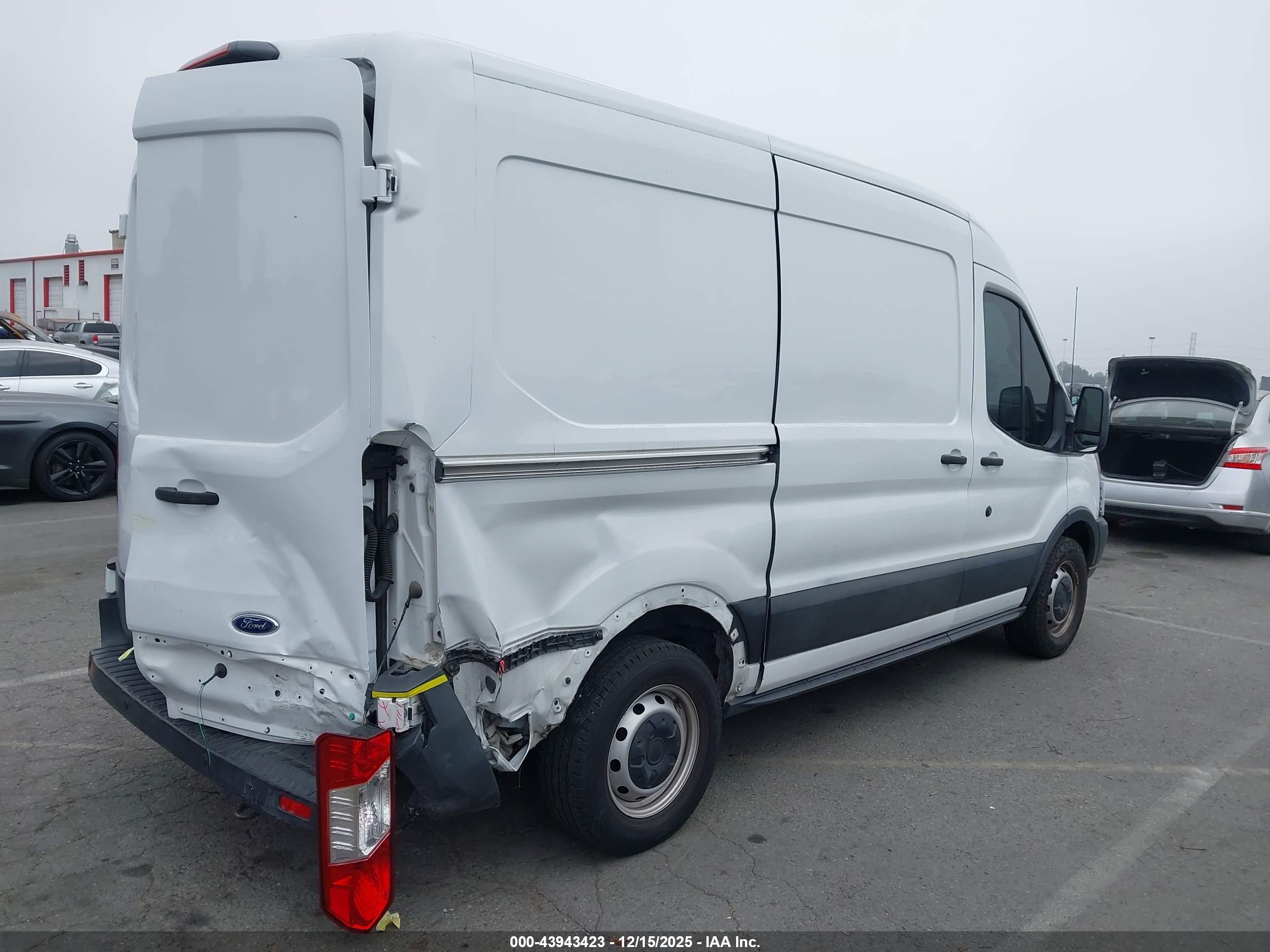 FORD TRANSIT-150 image 4