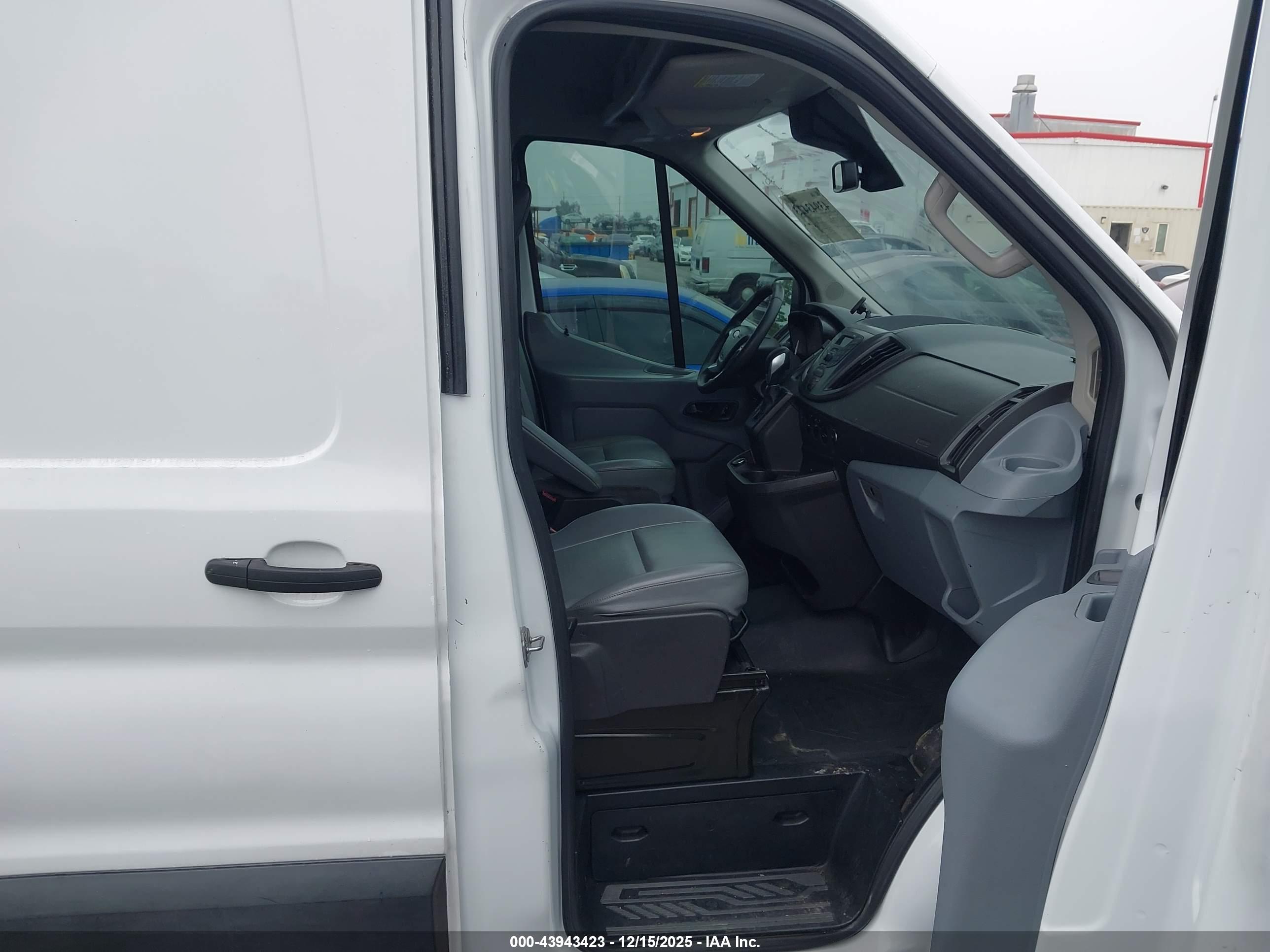 FORD TRANSIT-150 image 5