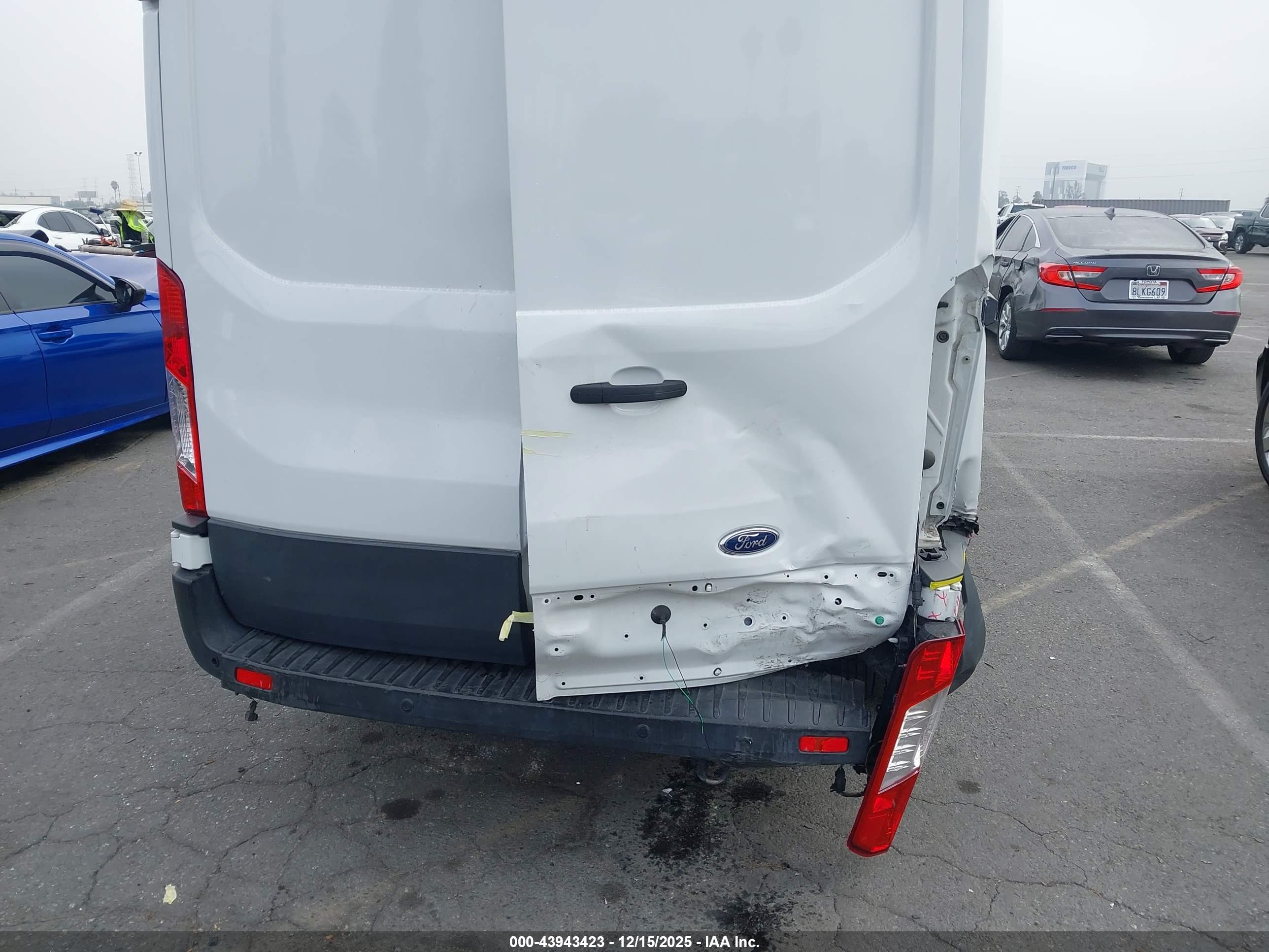 FORD TRANSIT-150 image 6