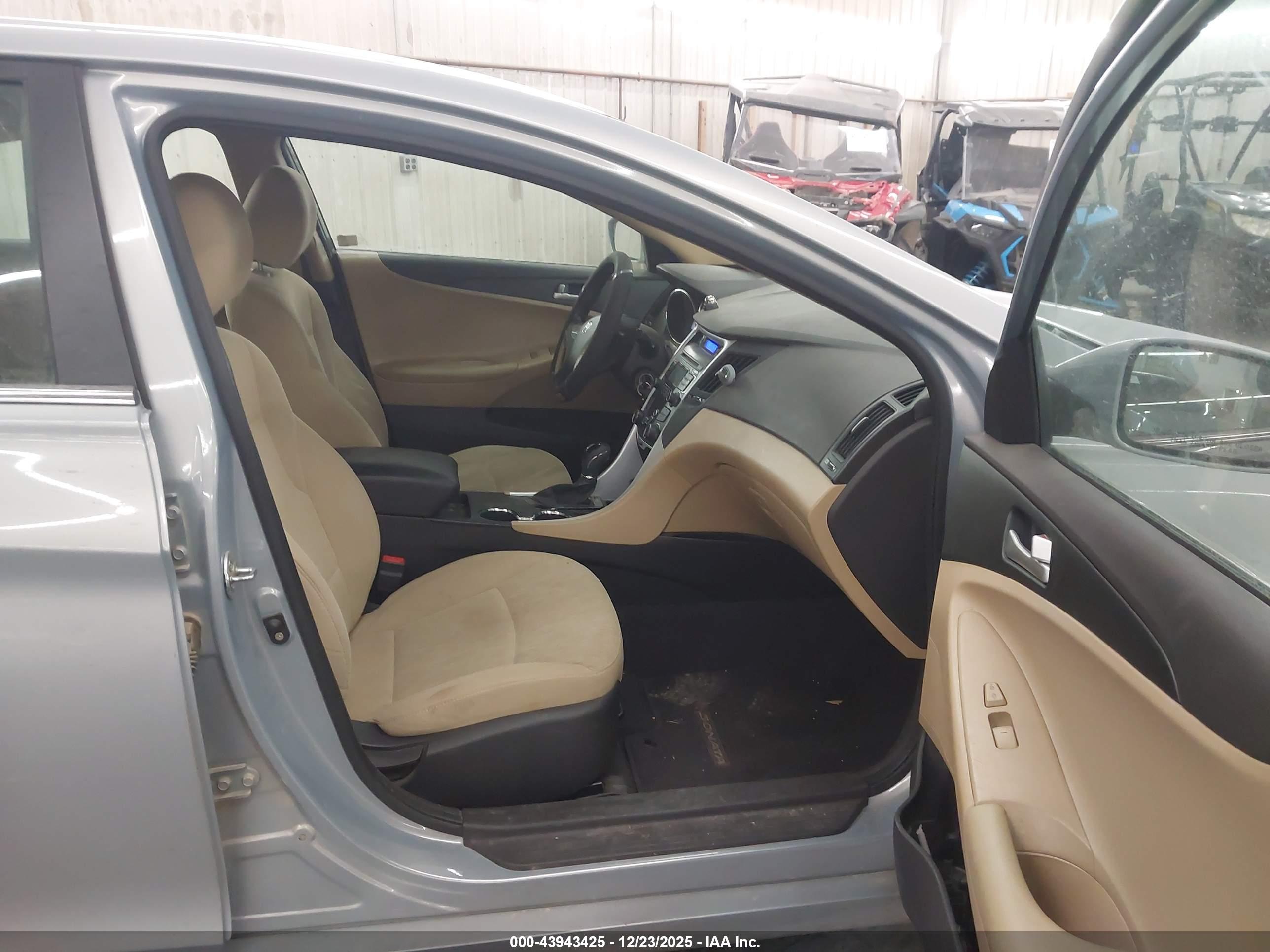 HYUNDAI SONATA image 5