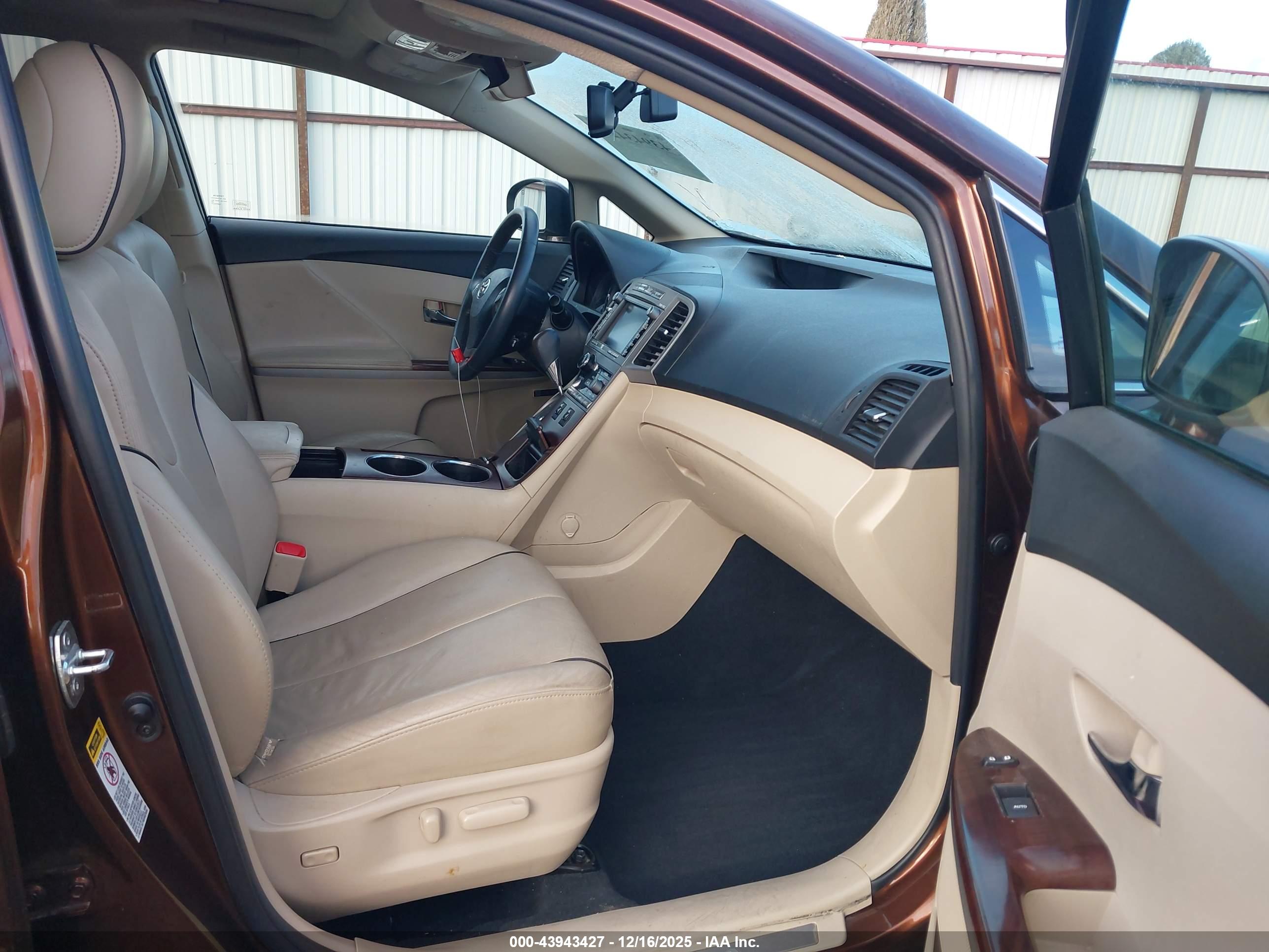TOYOTA VENZA image 5