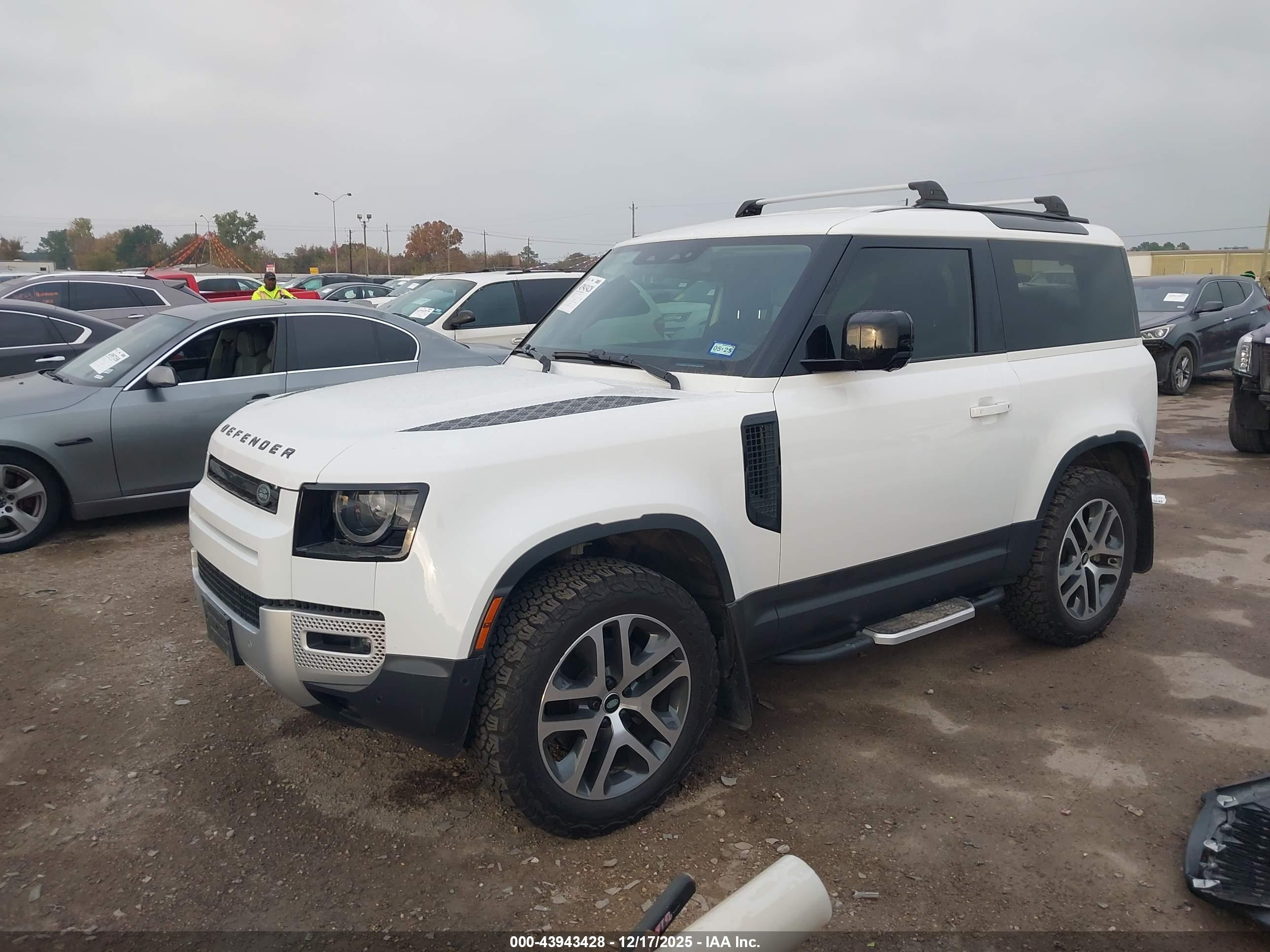LAND ROVER image 2