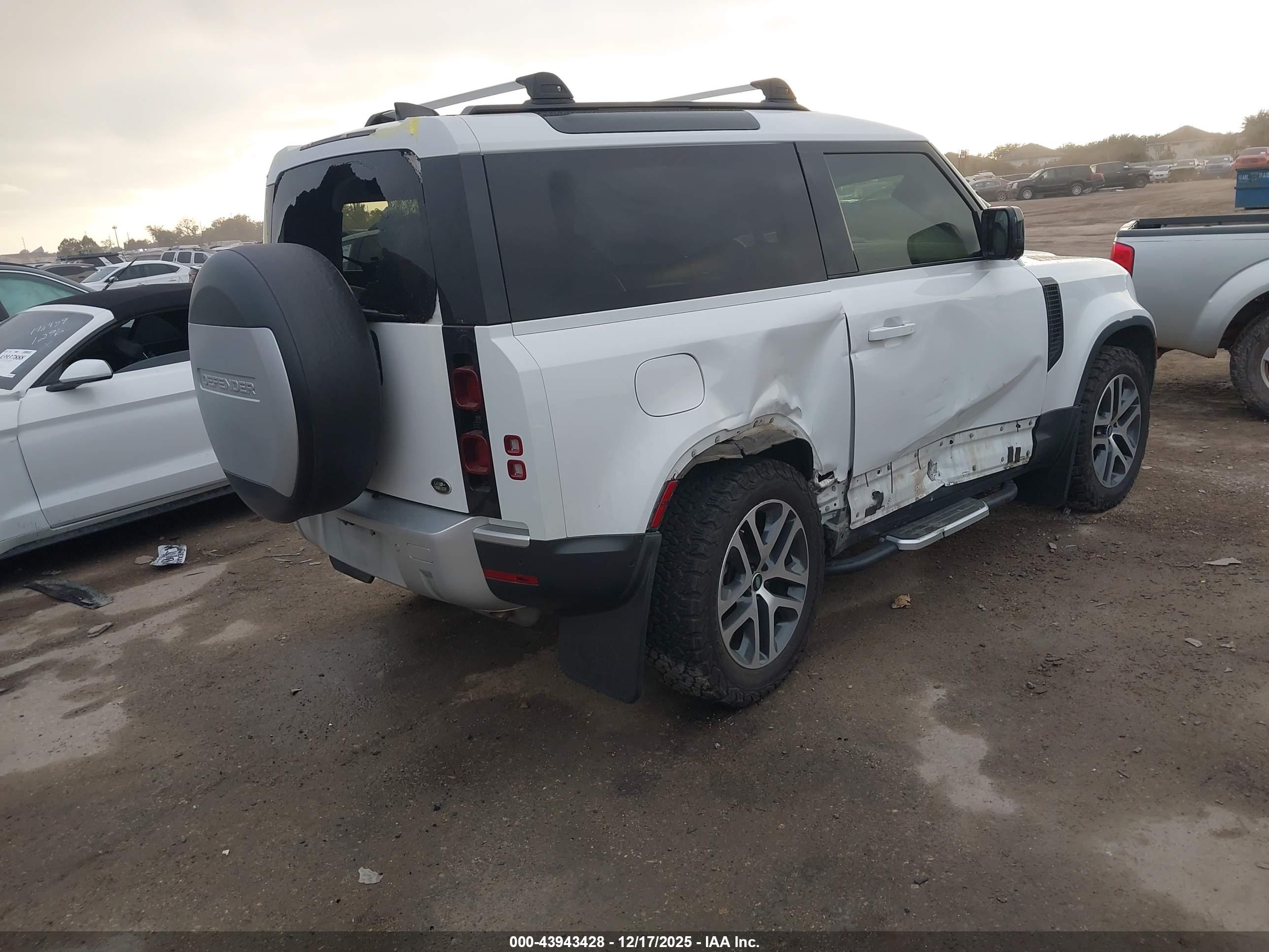 LAND ROVER image 4