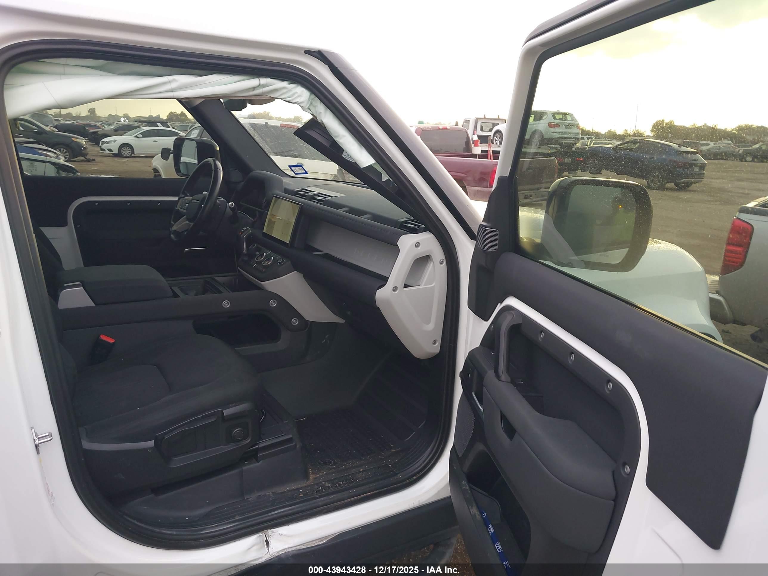 LAND ROVER image 5