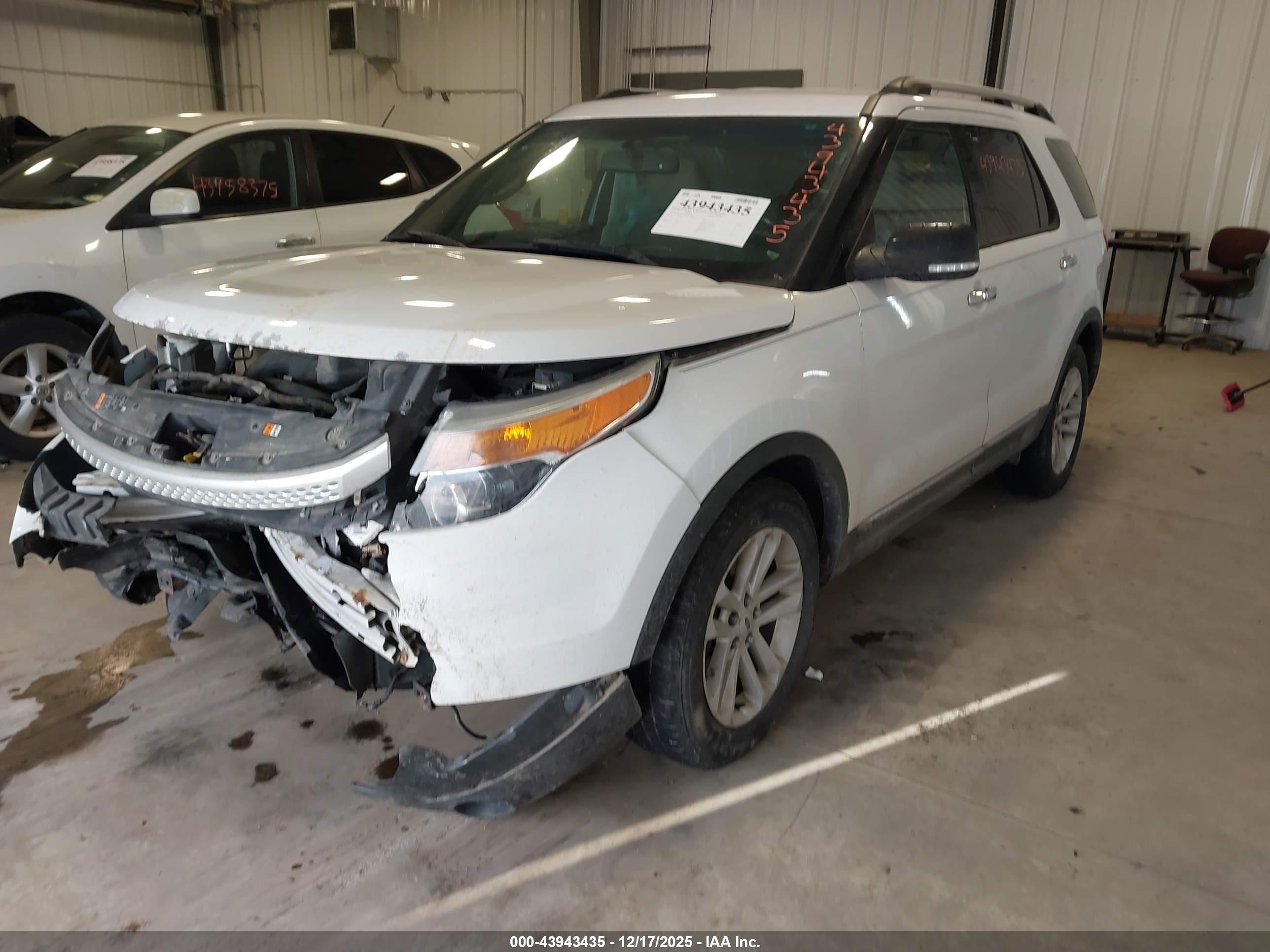 FORD EXPLORER image 2