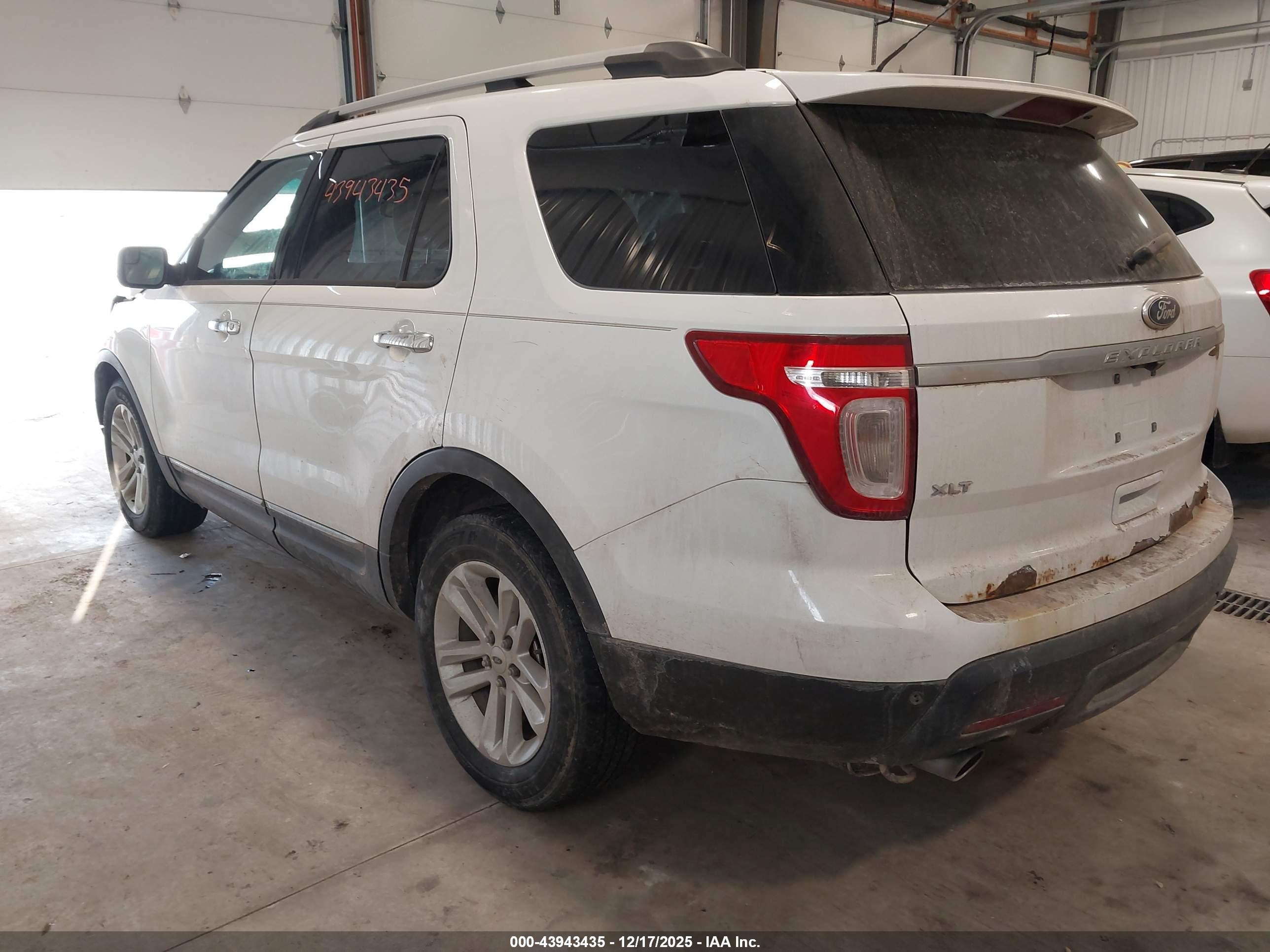 FORD EXPLORER image 3