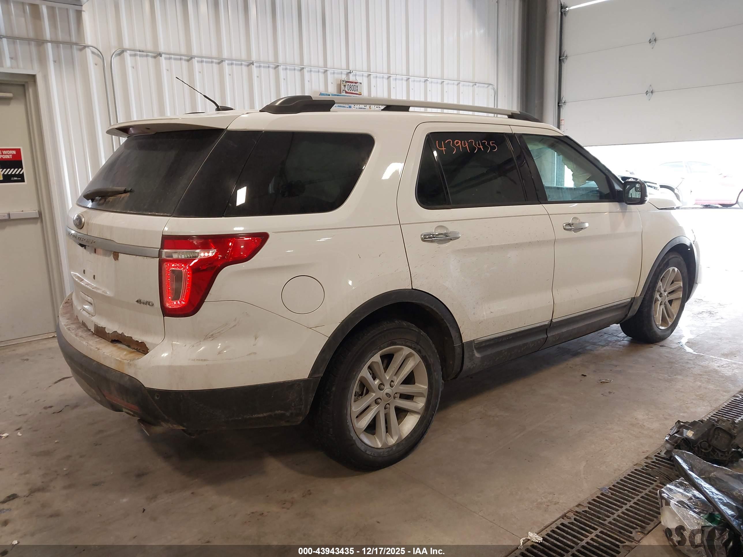 FORD EXPLORER image 4