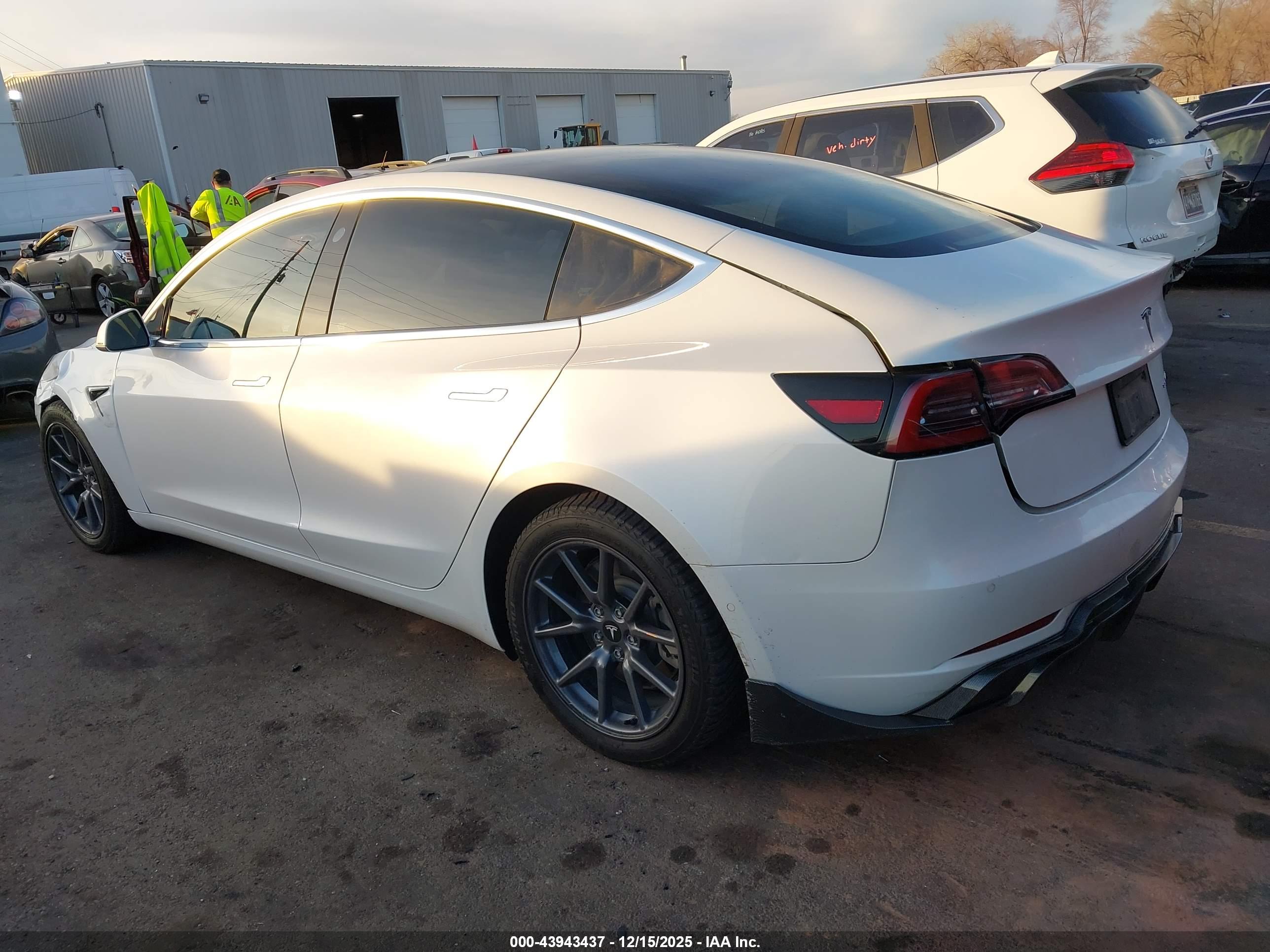 TESLA MODEL image 3