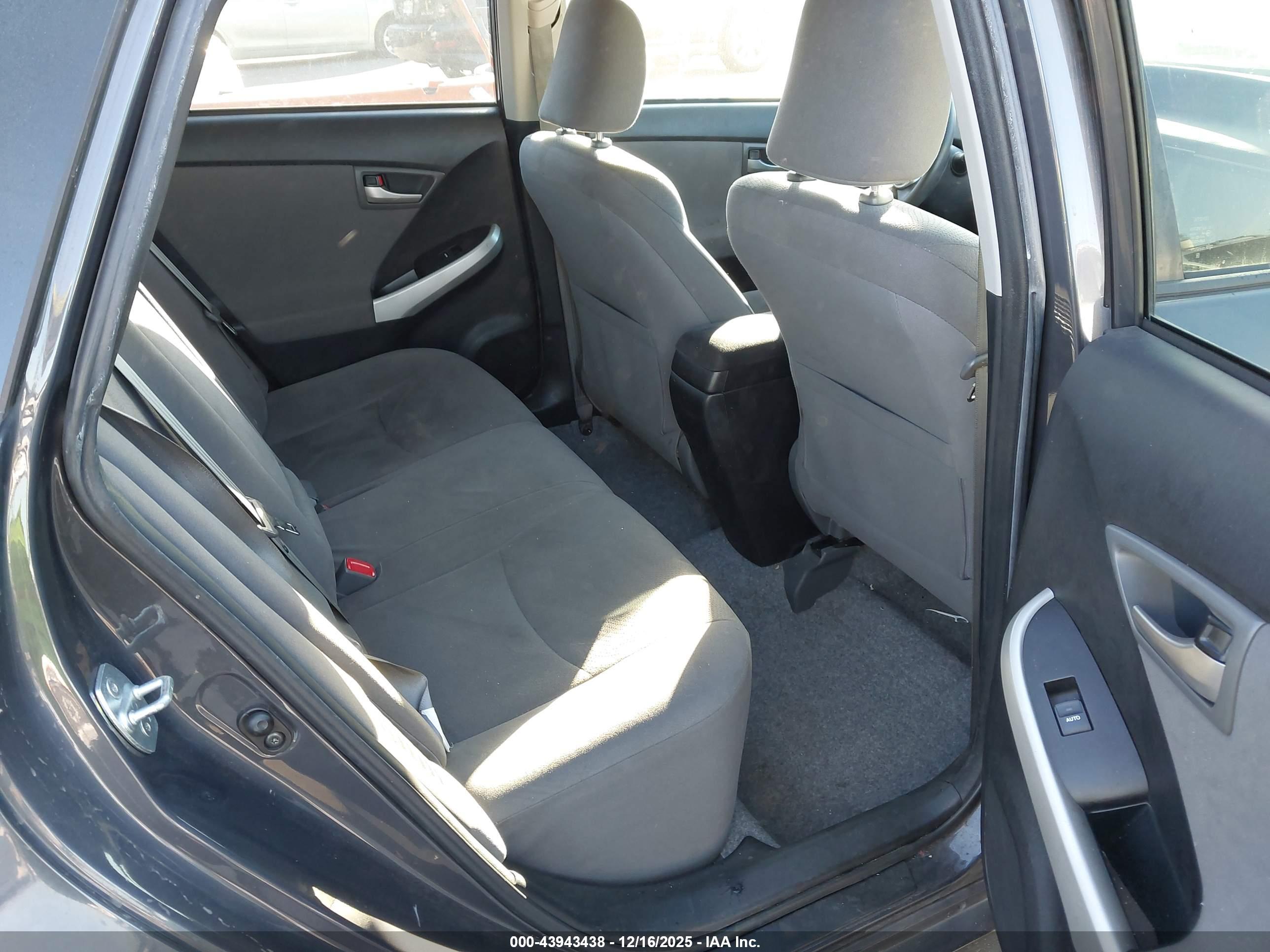 TOYOTA PRIUS image 8
