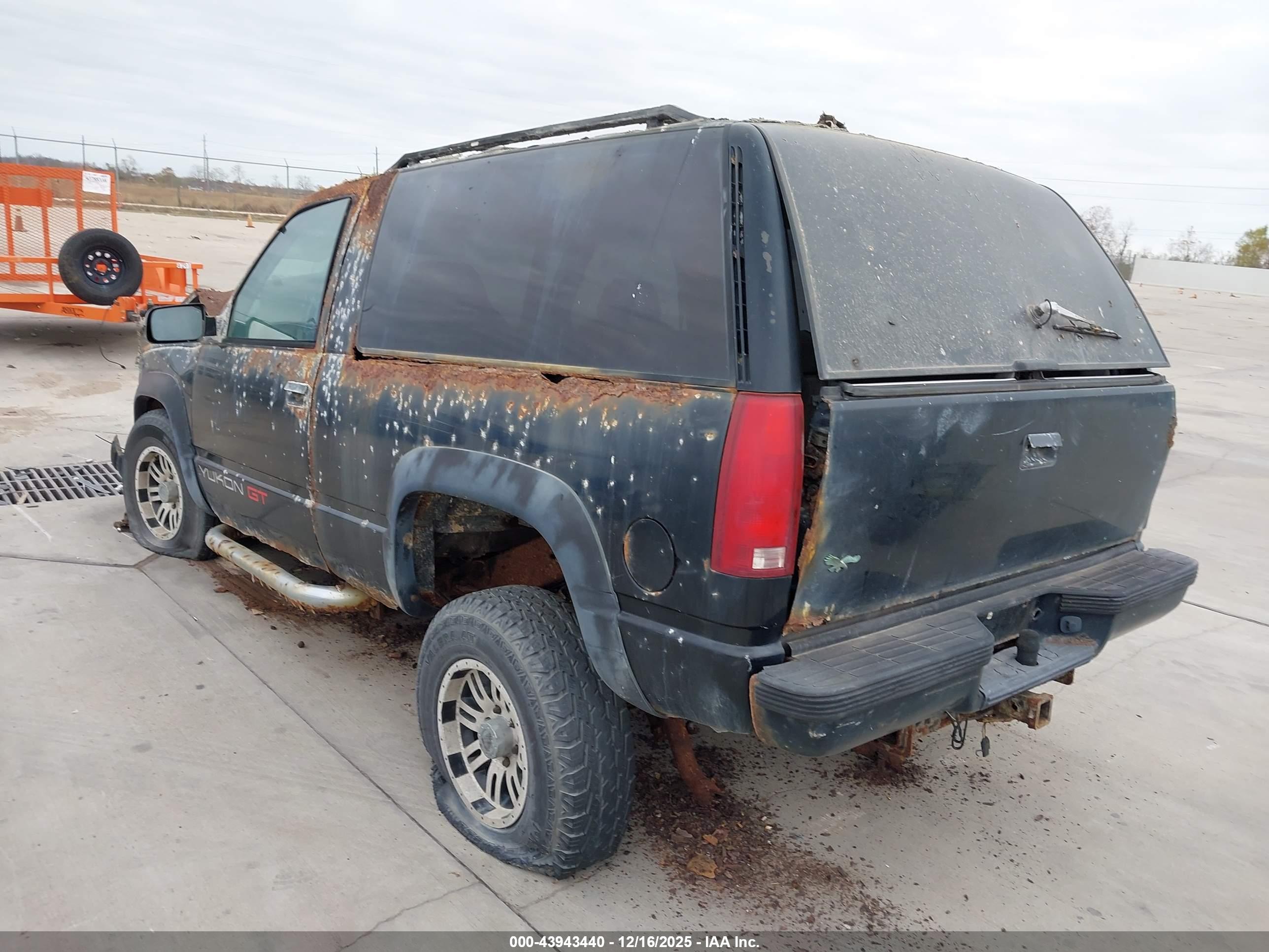 GMC YUKON image 3