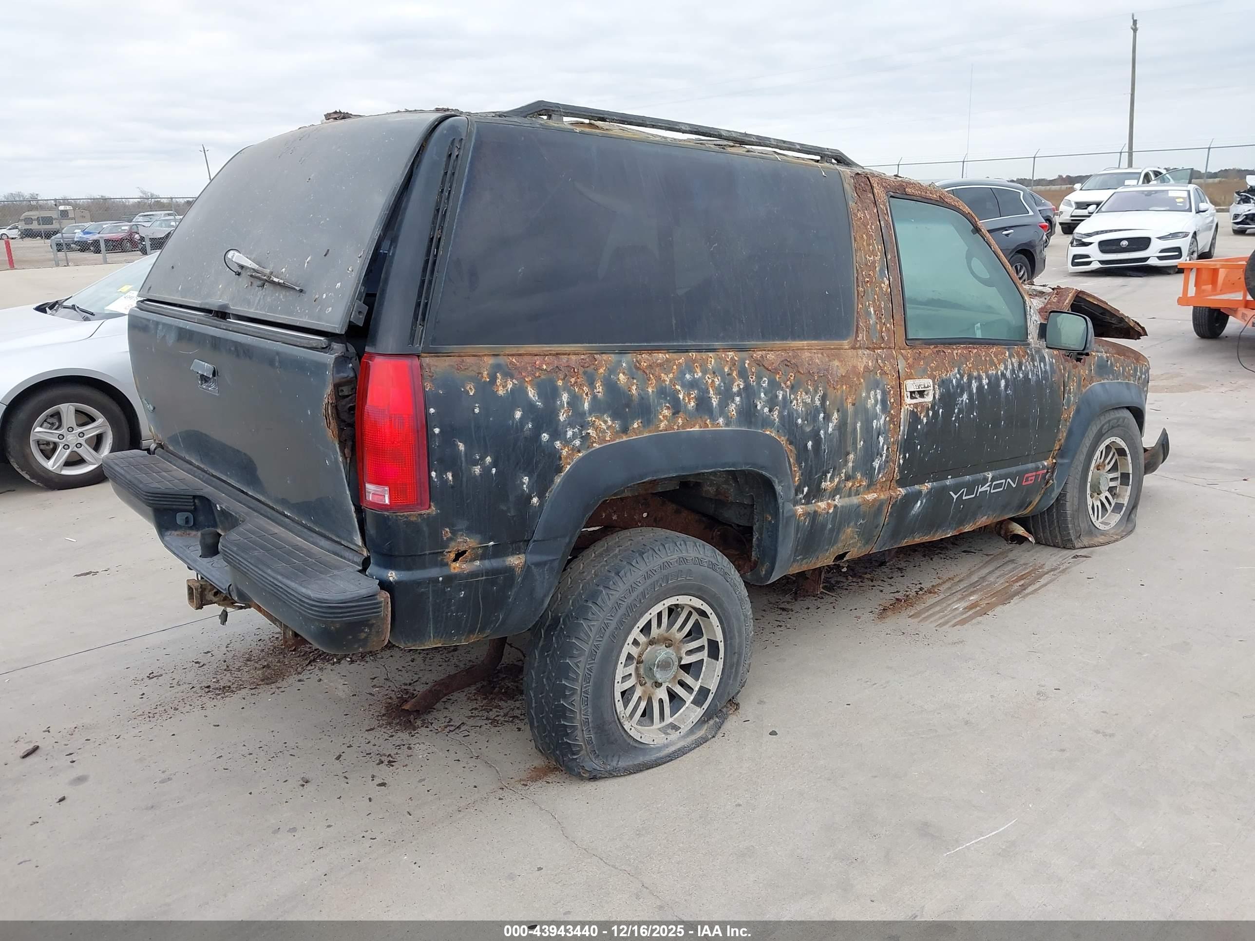 GMC YUKON image 4