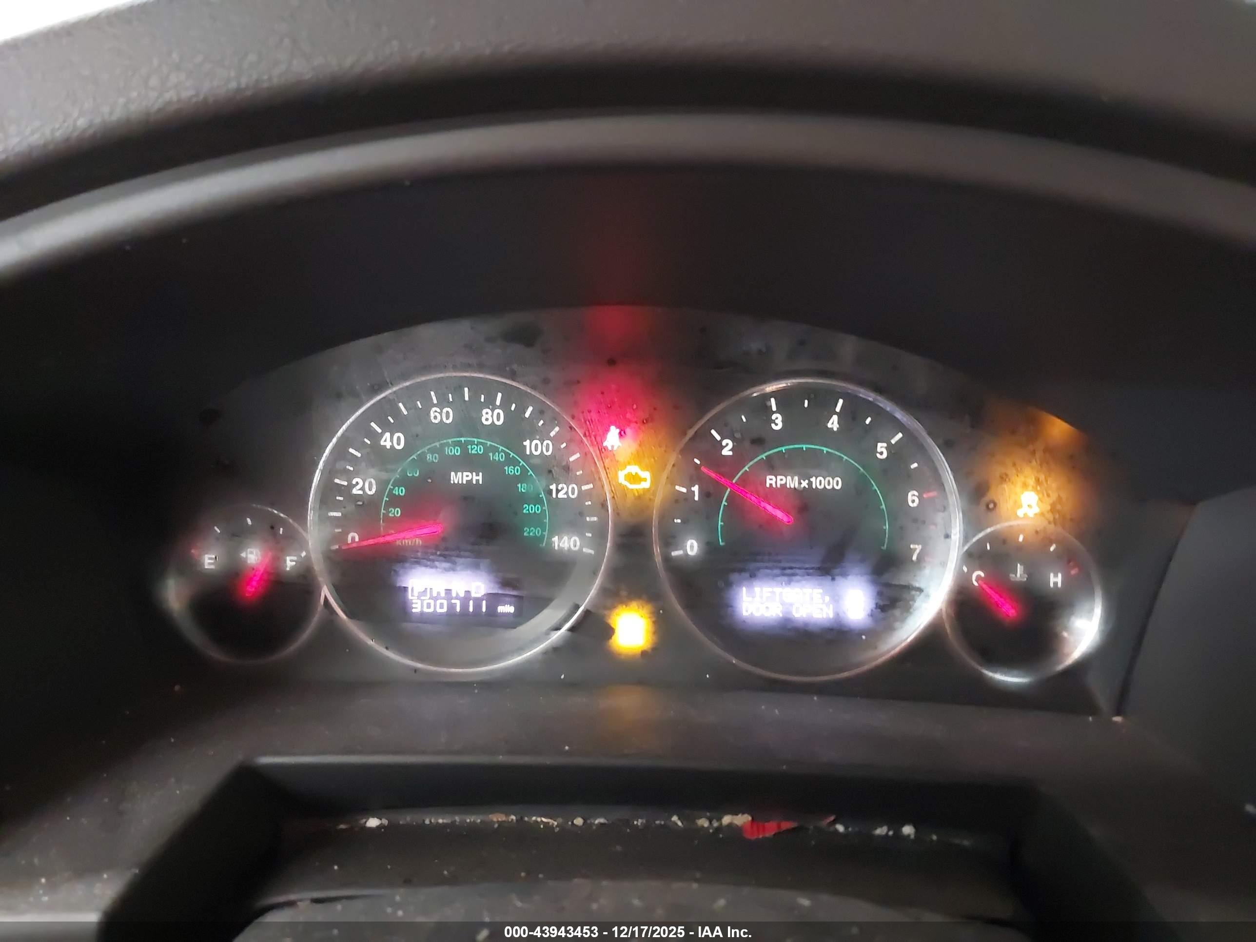 JEEP COMMANDER image 7