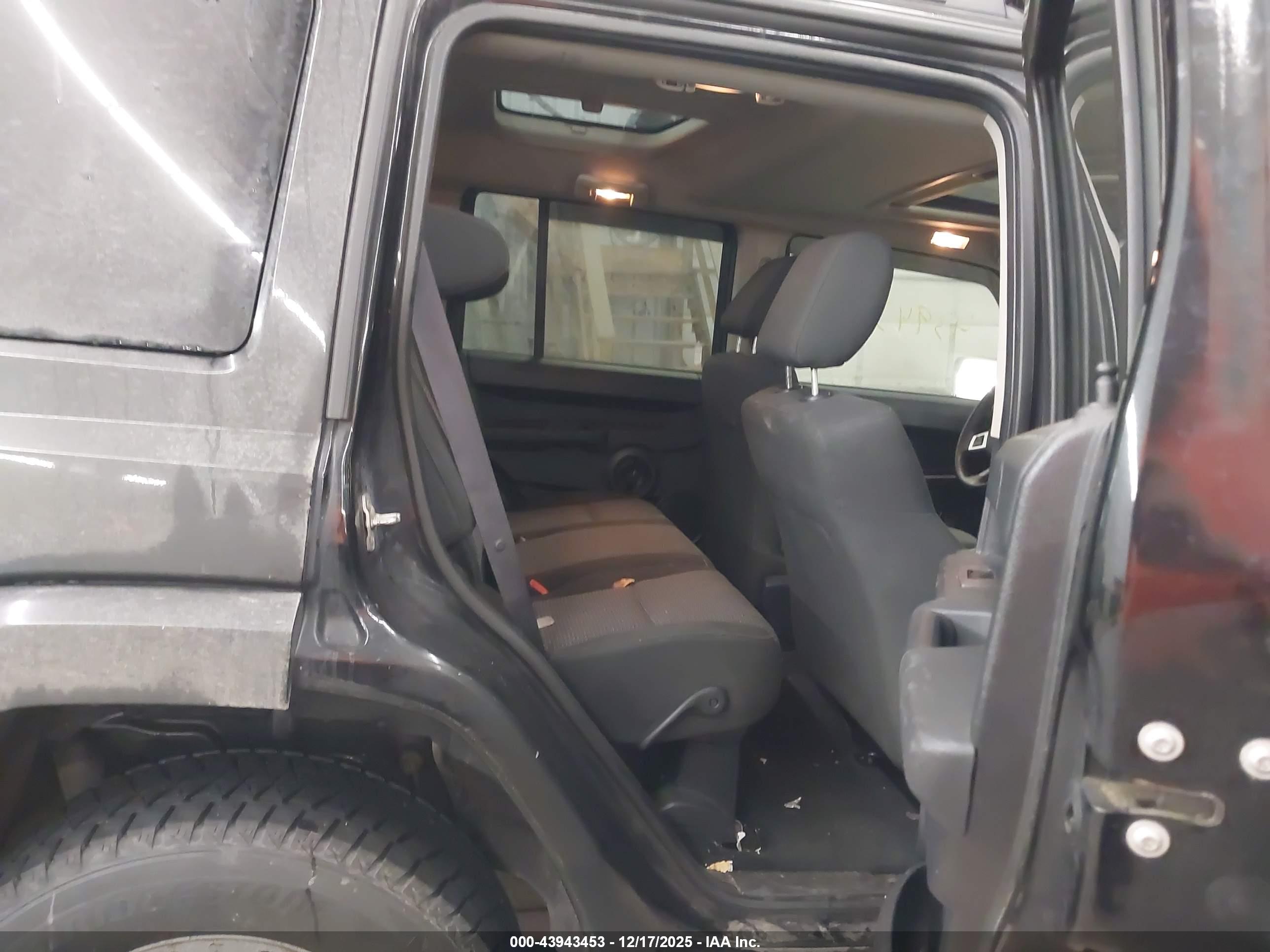 JEEP COMMANDER image 8