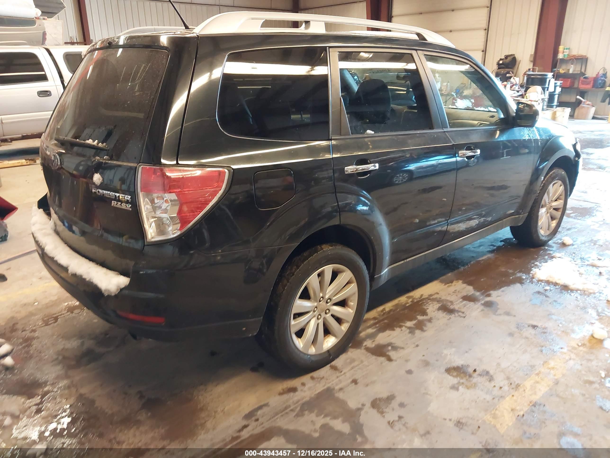 SUBARU FORESTER image 4