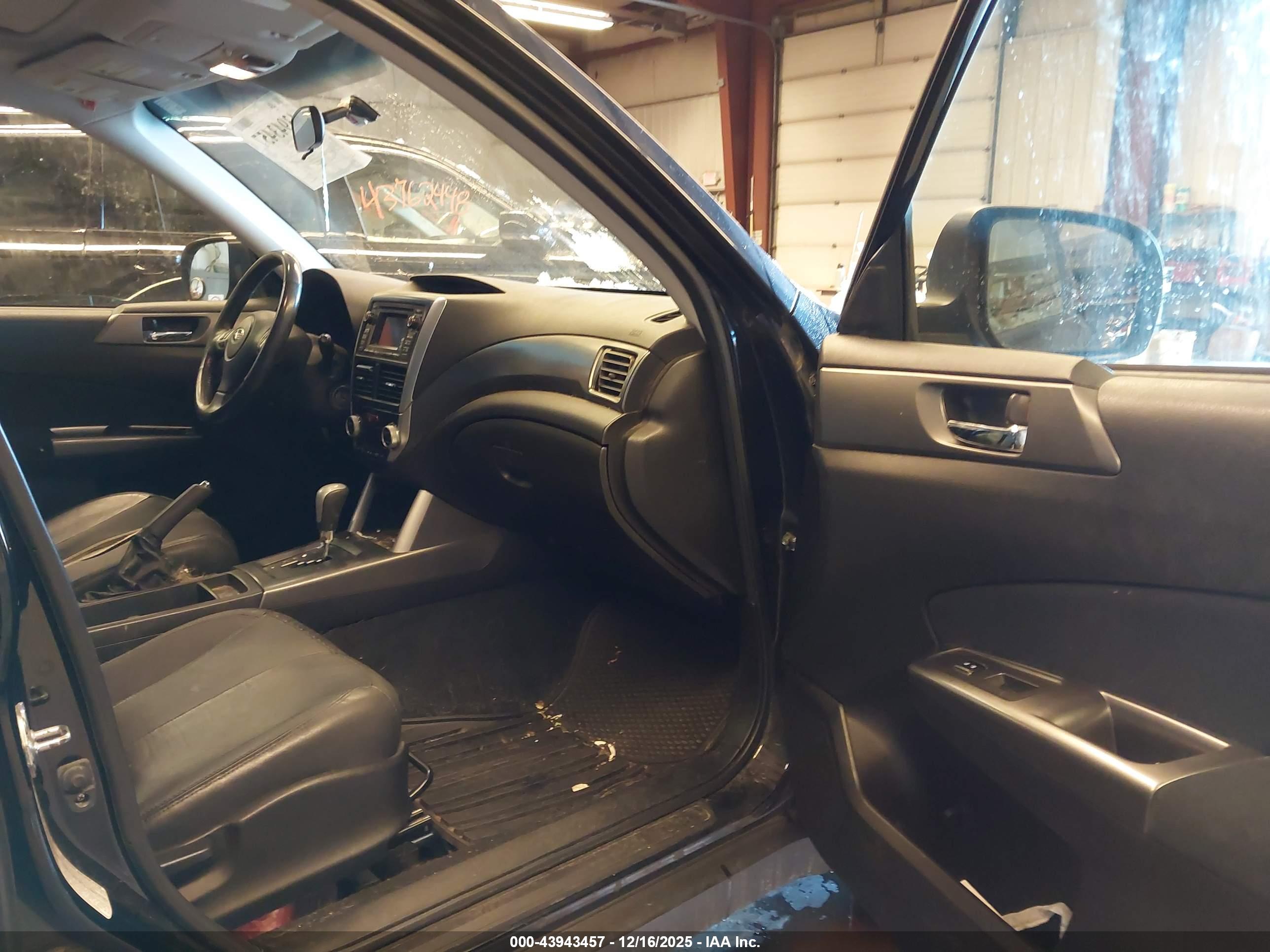 SUBARU FORESTER image 5