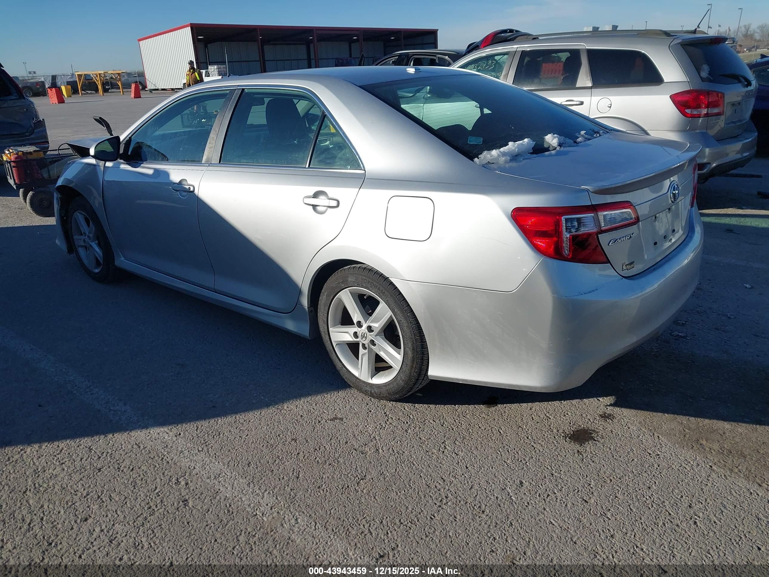 TOYOTA CAMRY image 3