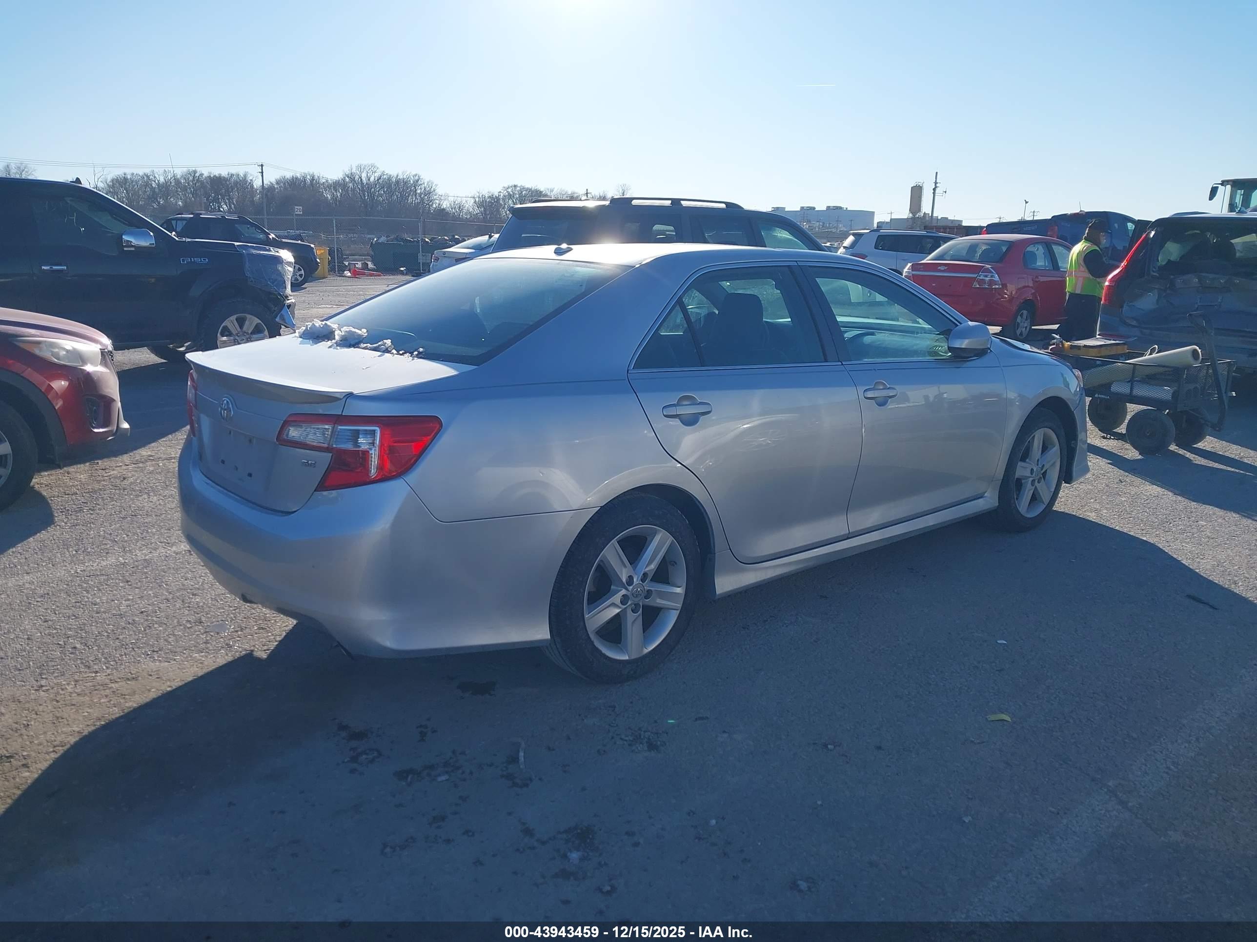 TOYOTA CAMRY image 4