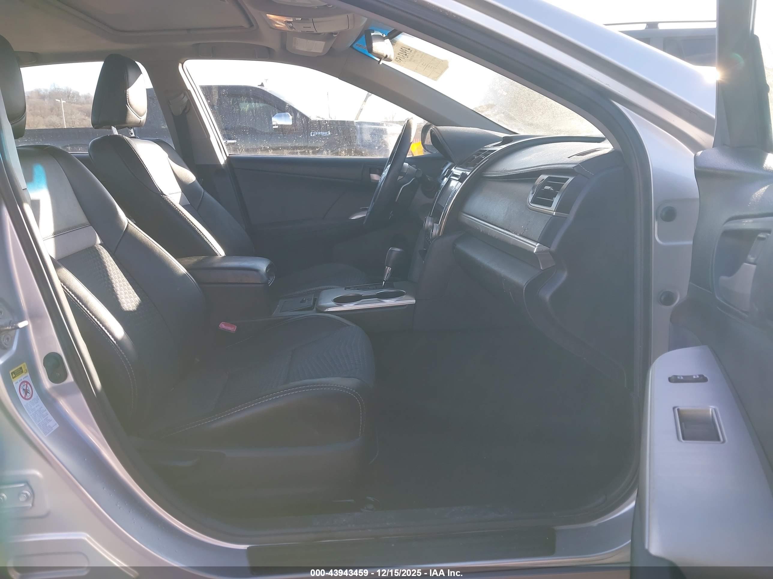 TOYOTA CAMRY image 5