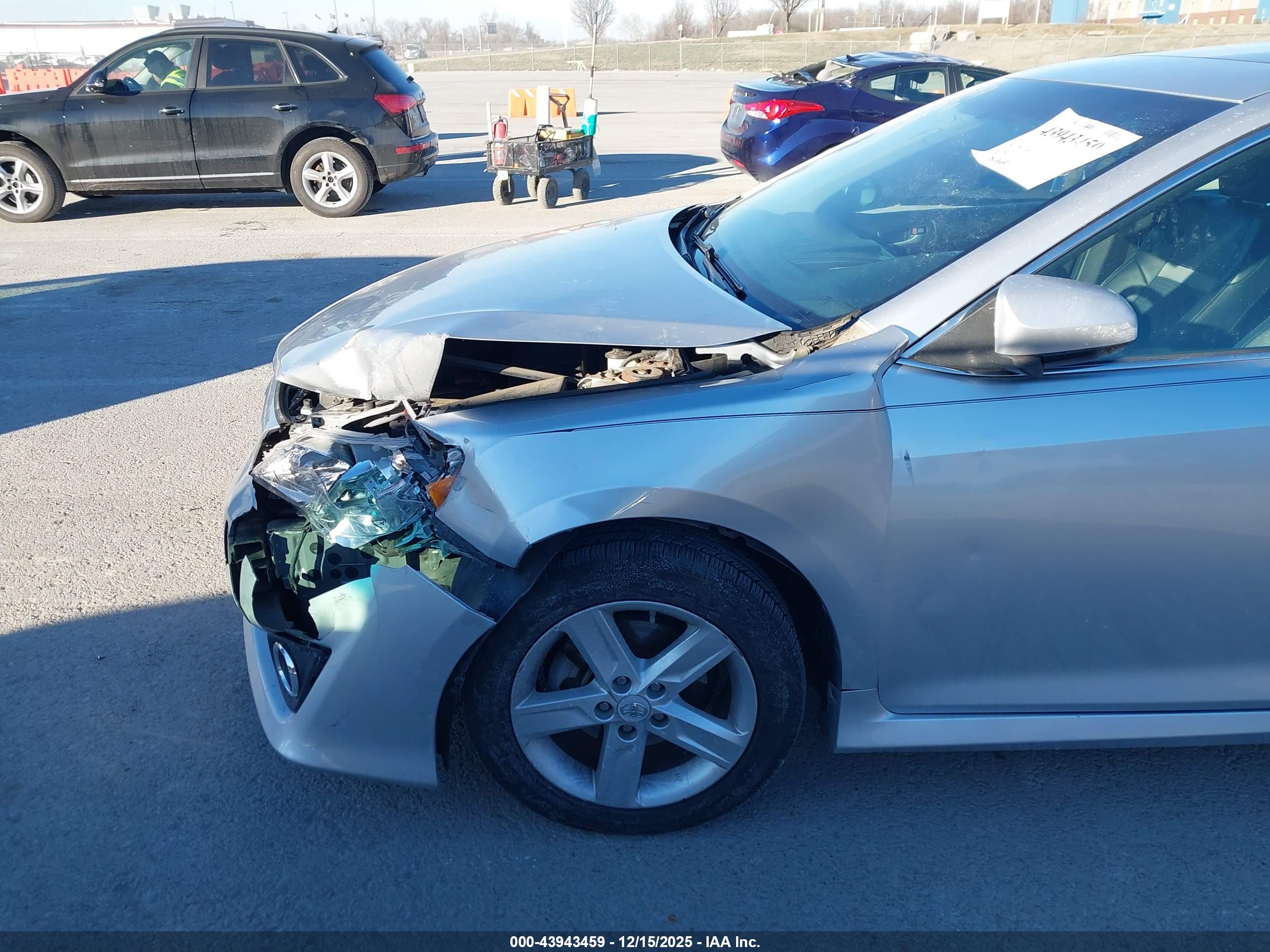 TOYOTA CAMRY image 6