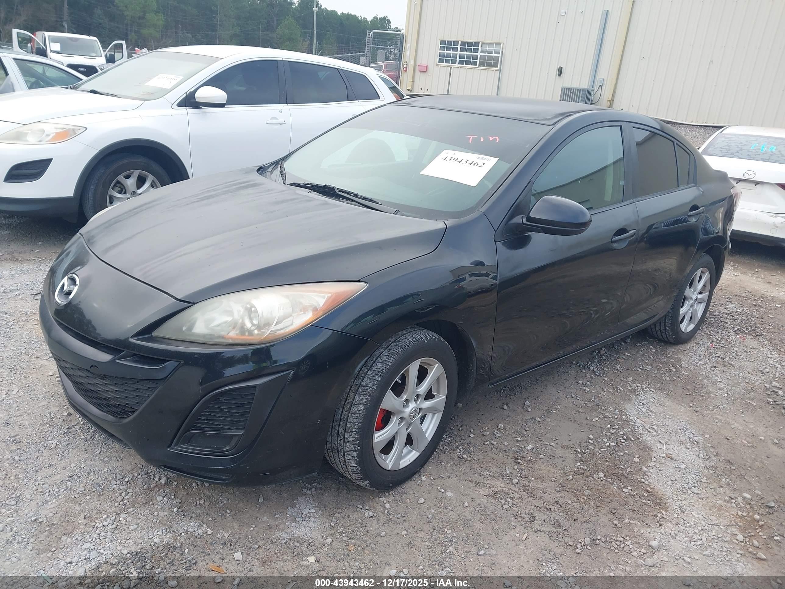 MAZDA MAZDA3 image 2