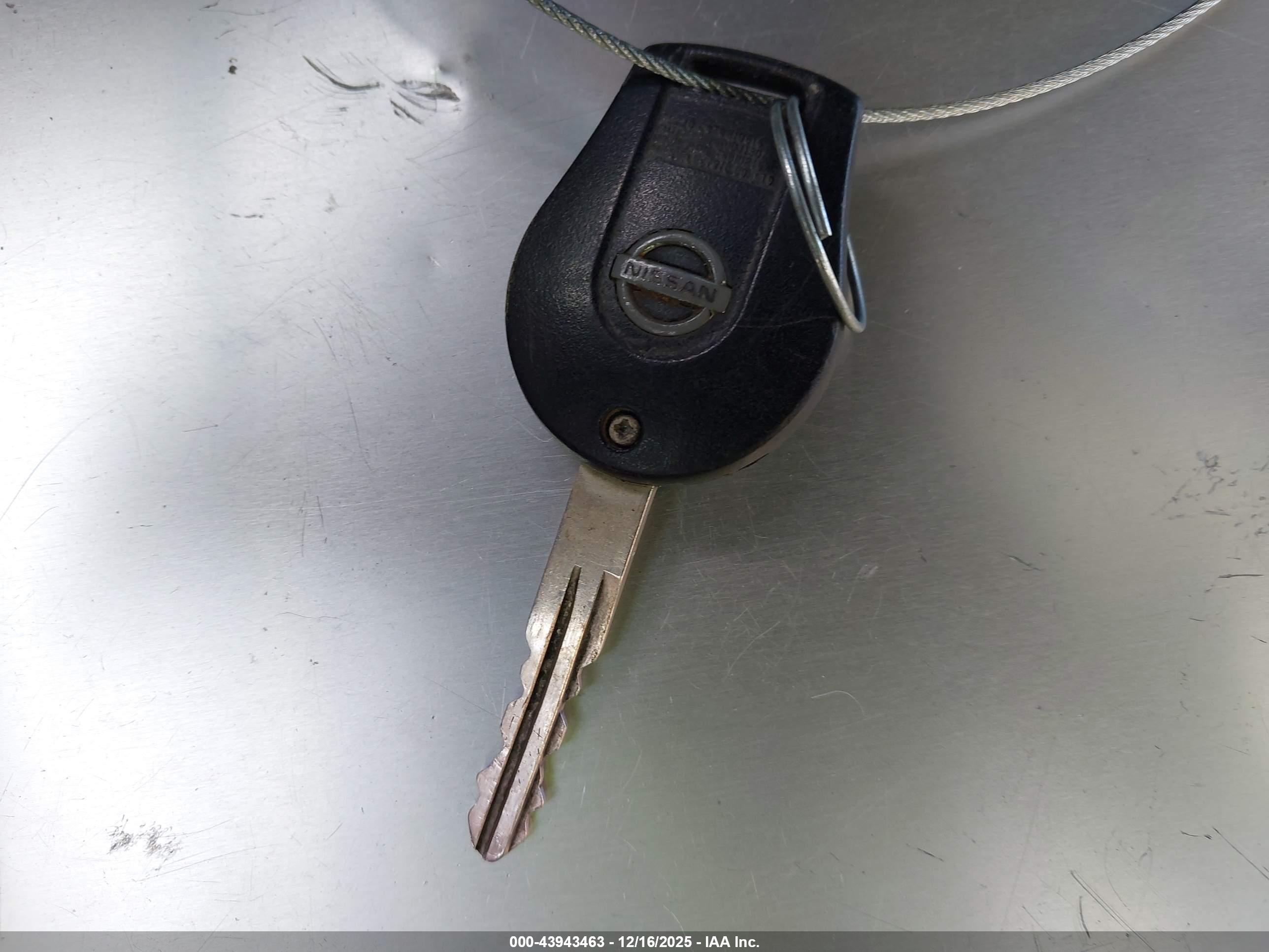 NISSAN VERSA image 11