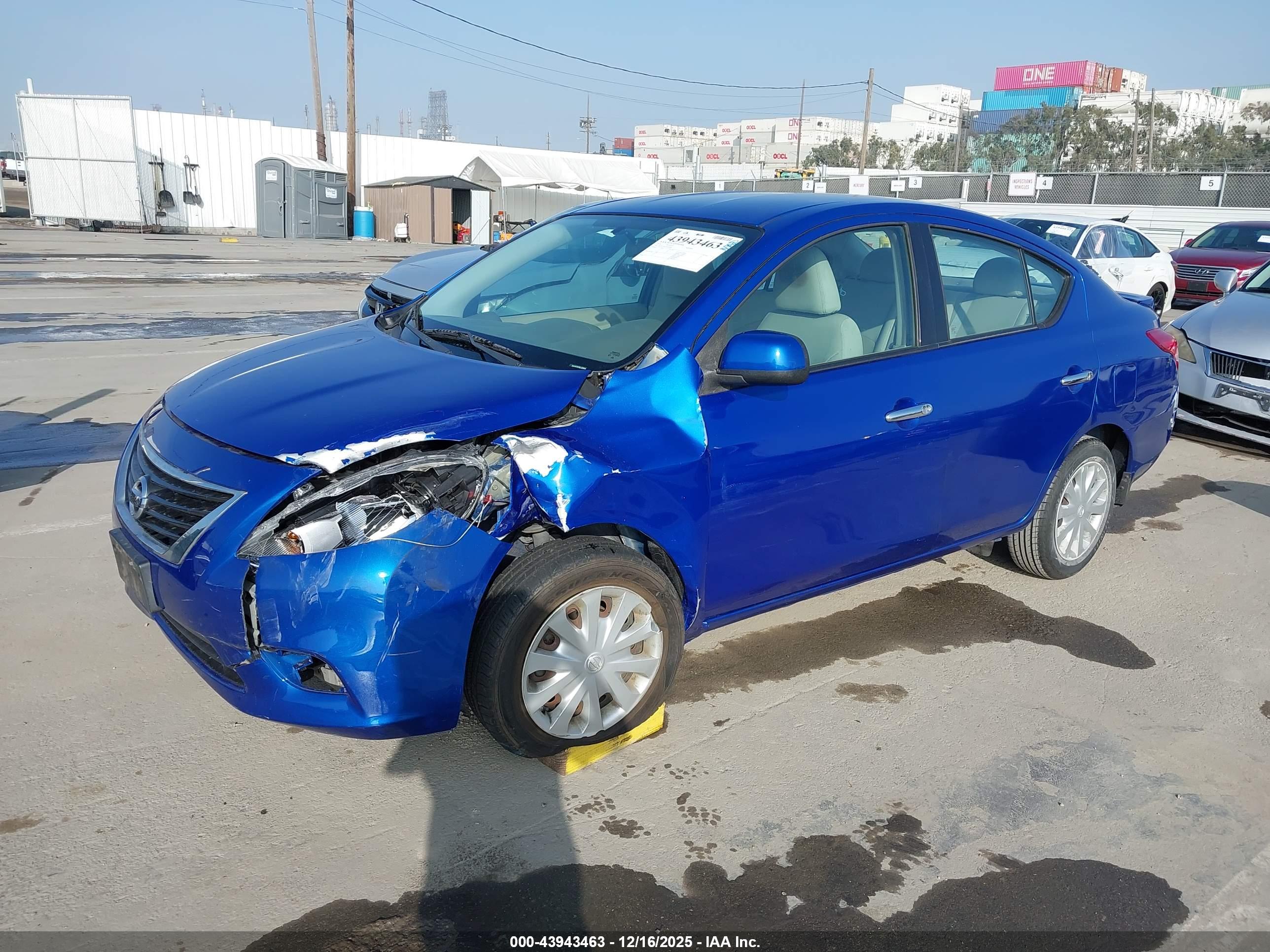 NISSAN VERSA image 2
