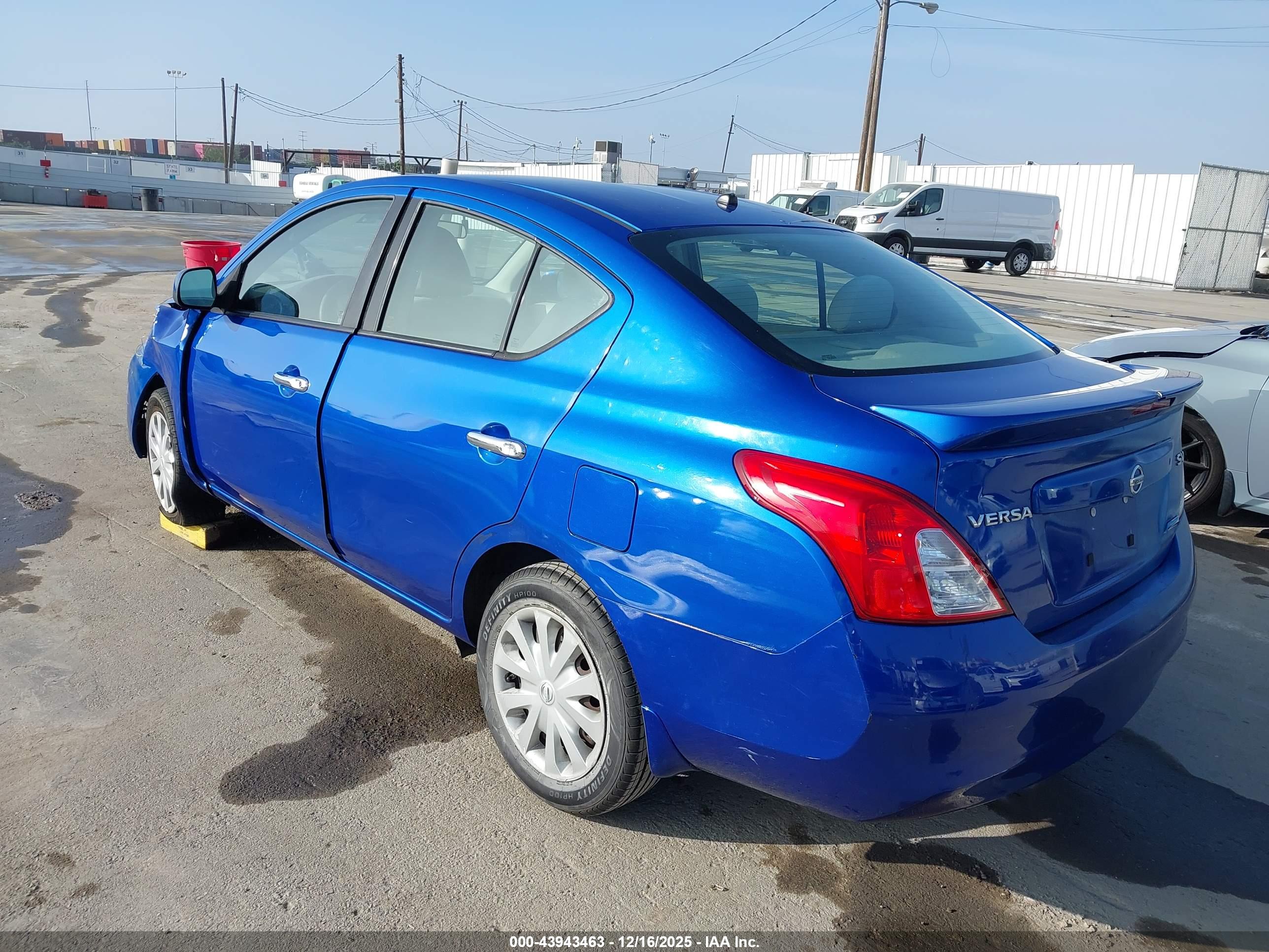 NISSAN VERSA image 3