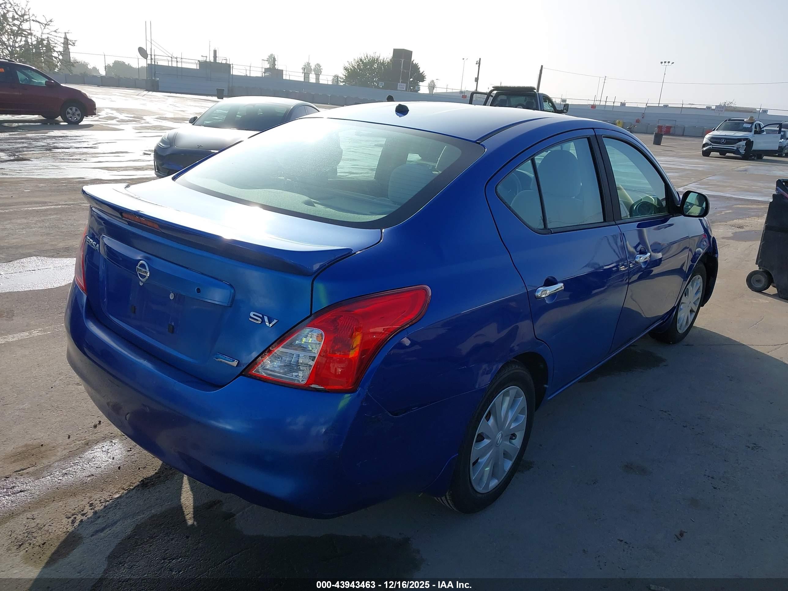 NISSAN VERSA image 4